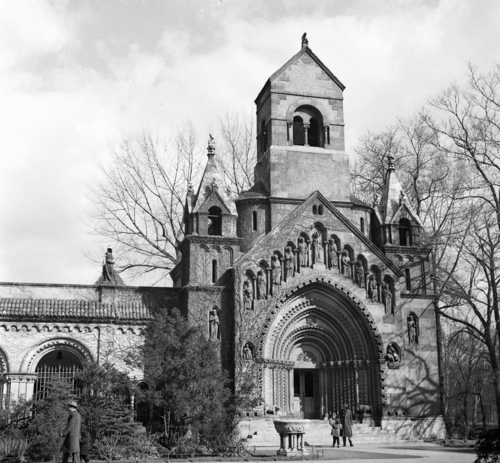 Hungary, Budapest XIV., Vajdahunyad vára, Jáki kápolna., 1940, Góg Emese, Ignác Alpár-design, chapel, Budapest, Fortepan #56810