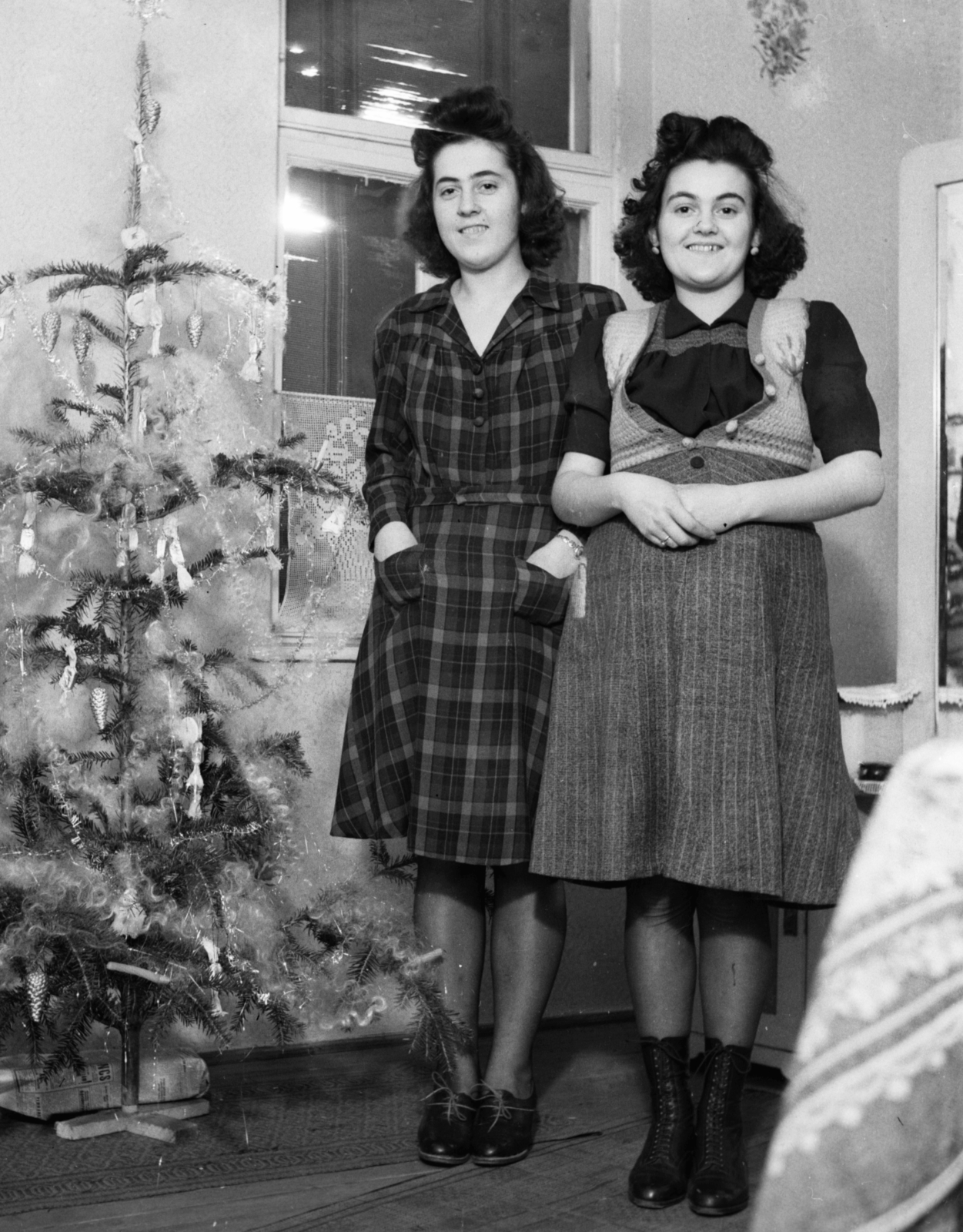 1940, Góg Emese, Christmas, christmas tree, hands in pockets, Fortepan #56813