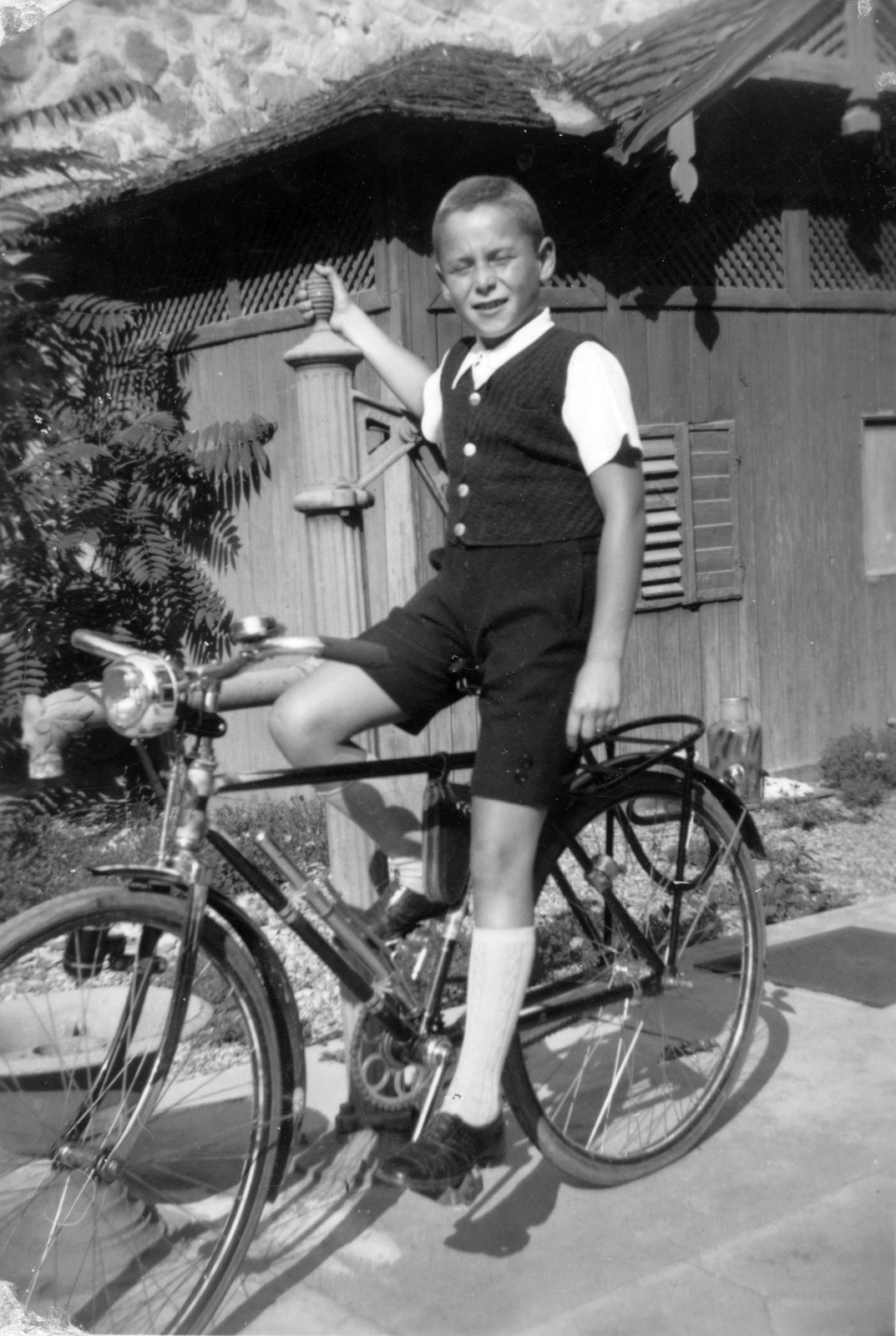 1941, Góg Emese, bicycle, well, Fortepan #56836