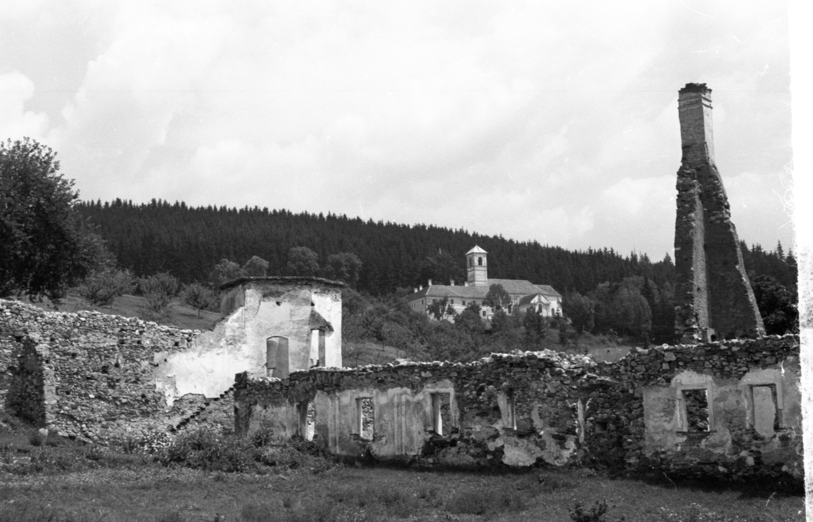 Romania,Transylvania, Lăzarea, a kolostor a Lázár-kastélyból nézve., 1969, Piarista Levéltár/Holl Béla, Fortepan #56881