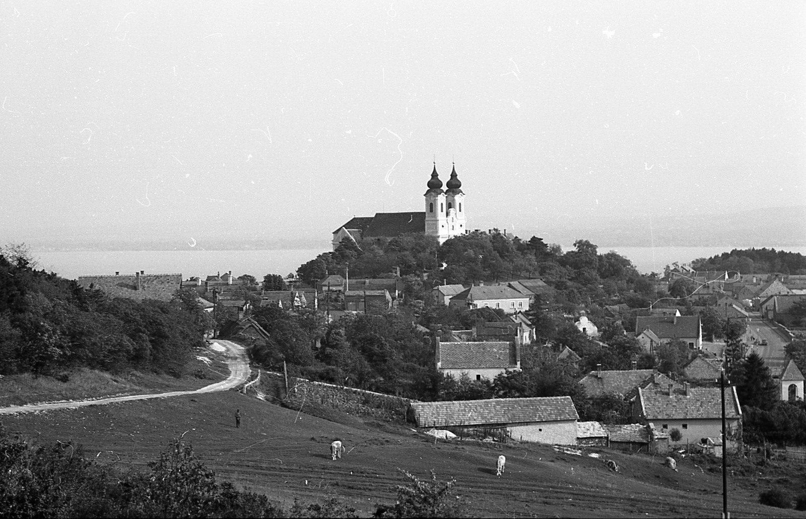 Hungary,Lake Balaton, Tihany, kilátás az Attila-dombról a Bencés Apátság felé nézve. , 1970, Piarista Levéltár/Holl Béla, Baroque-style, monastery, Benedictines, Márton Wittwer-design, Fortepan #56918