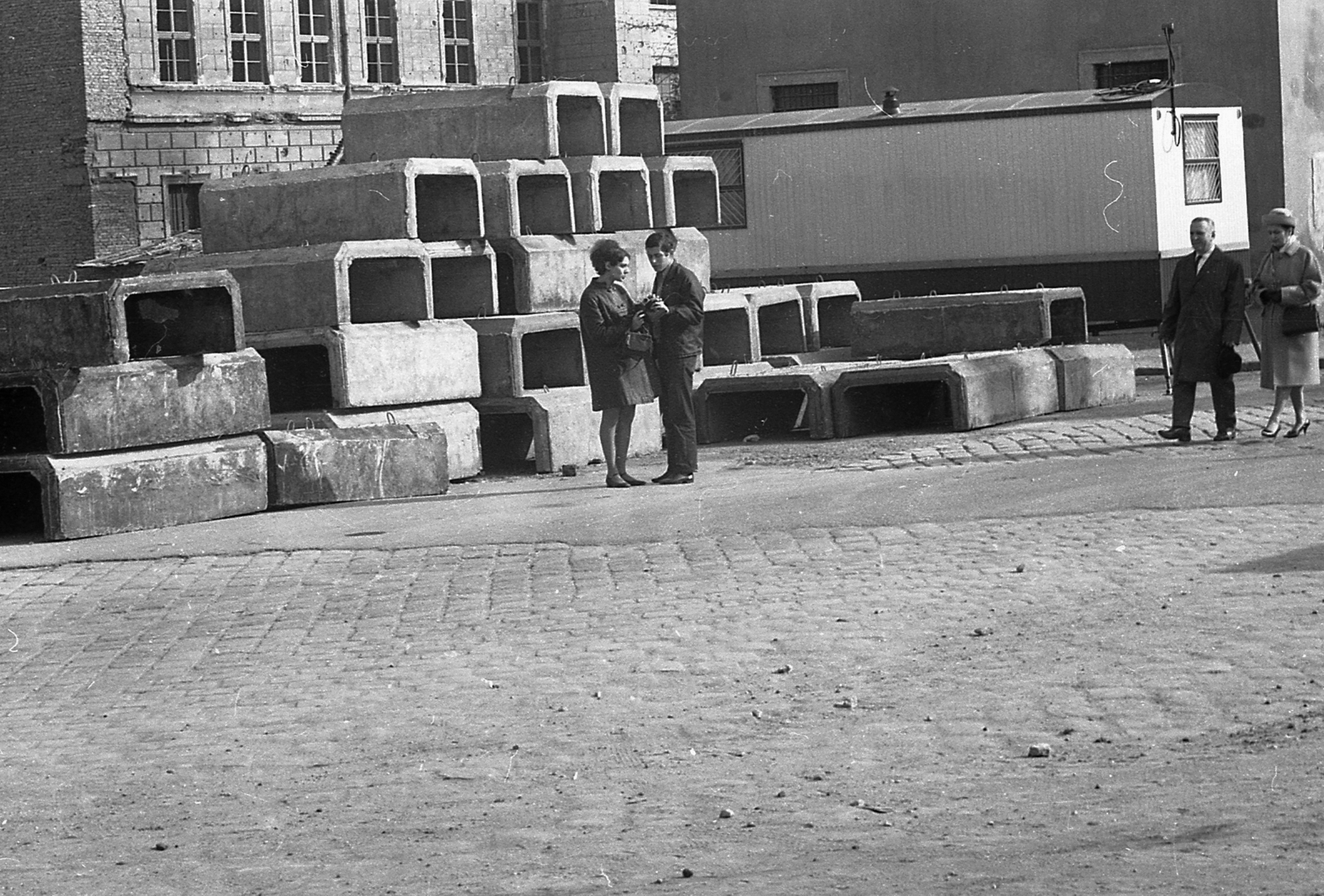 Hungary, Budapest I., Kapisztrán tér, balra fent az Országház utca 30-32-es számú ház látszik., 1970, Piarista Levéltár/Holl Béla, cobblestones, Budapest, Portakabin, Fortepan #56931