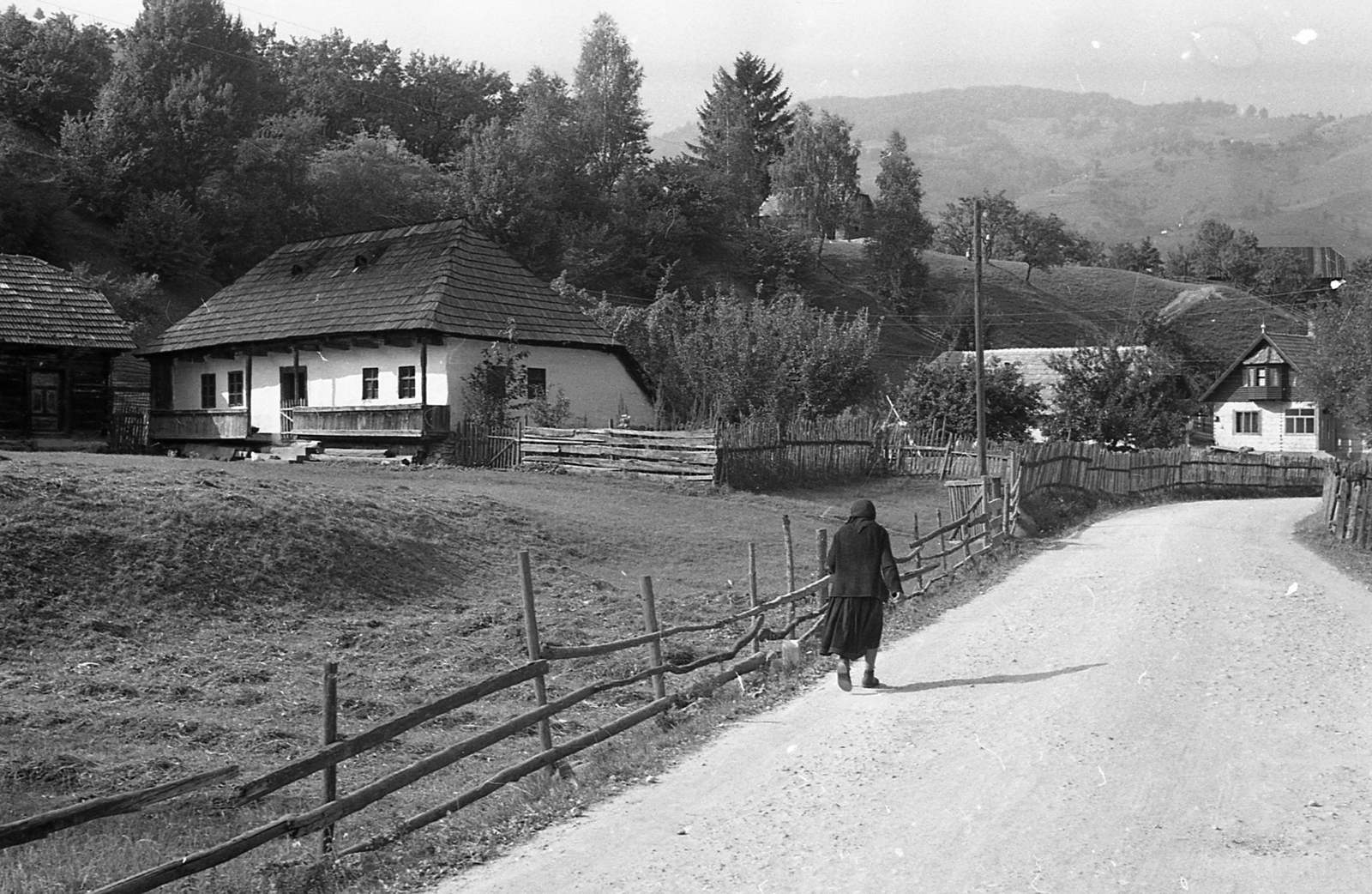1970, Piarista Levéltár/Holl Béla, village, folk costume, headscarf, old person, Fortepan #56934