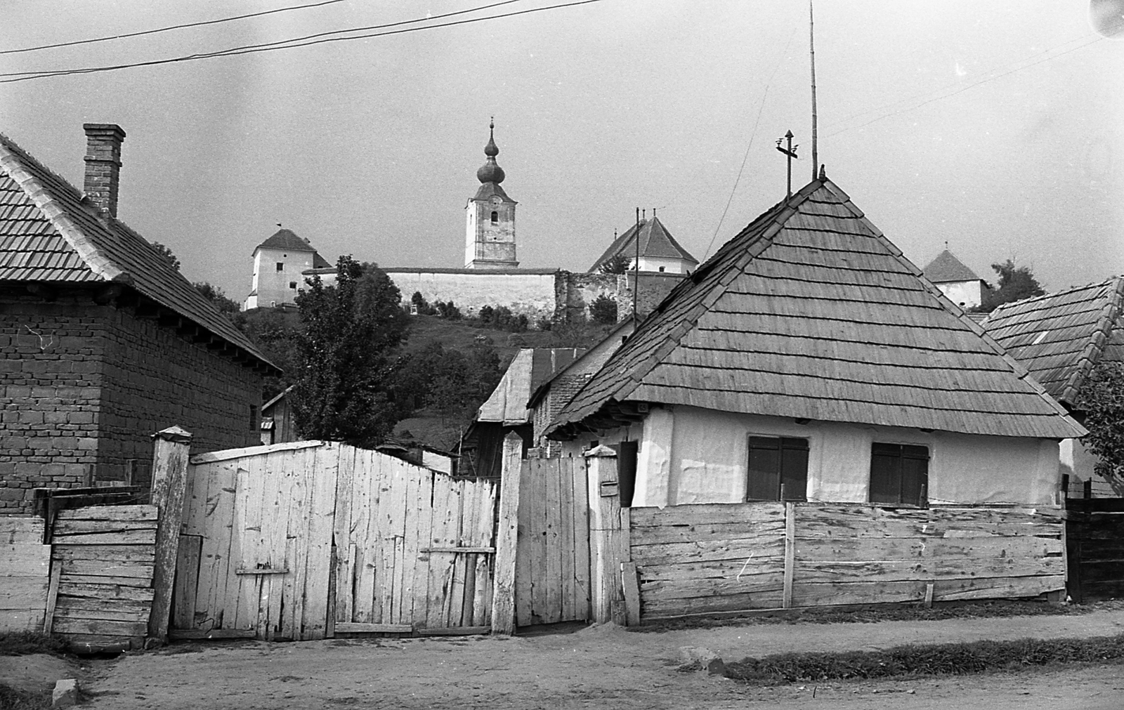 Románia,Erdély, Illyefalva, szemben a református erődtemplom., 1971, Piarista Levéltár/Holl Béla, Fortepan #56948