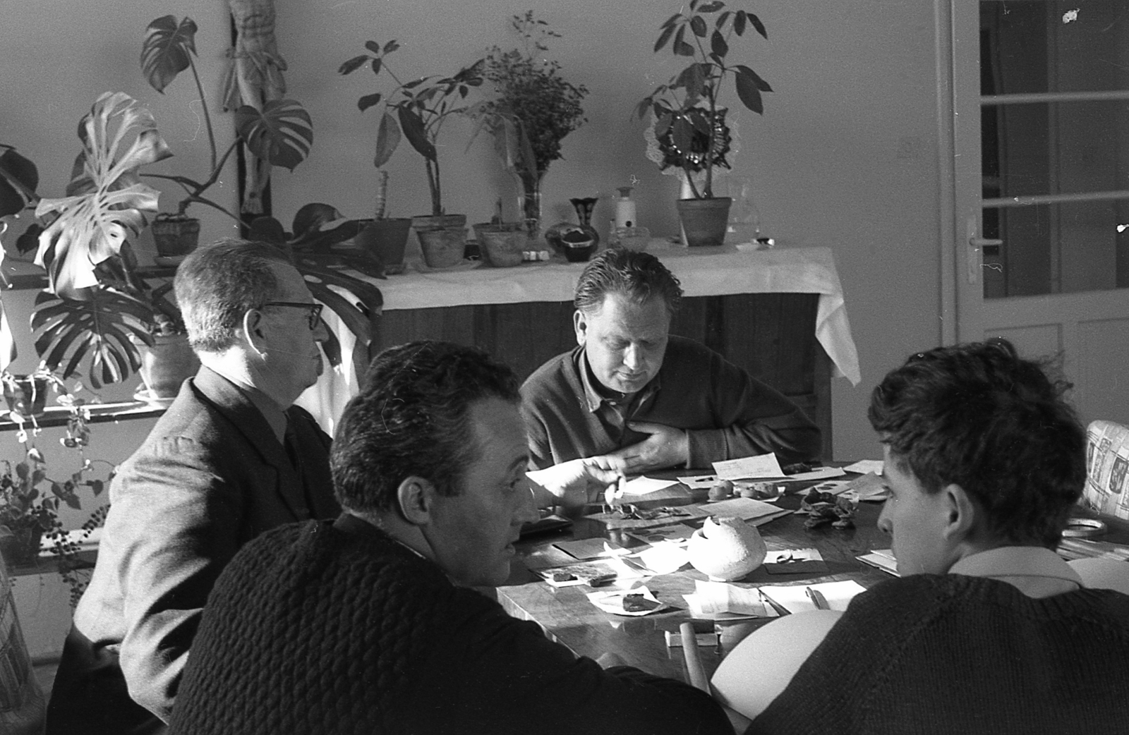 Hungary, Jánoshida, Fő utca 2., római katolikus plébánia., 1971, Piarista Levéltár/Holl Béla, men, parish, glasses, flower, Fortepan #56961