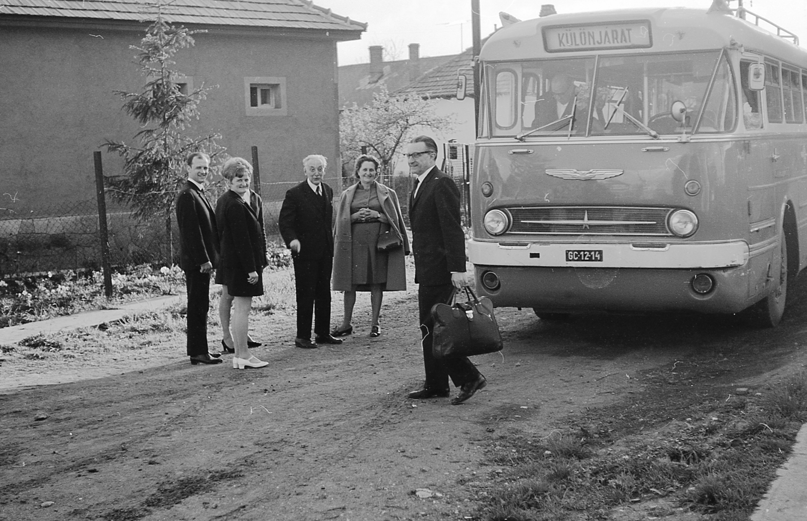 1972, Piarista Levéltár/Holl Béla, bus, Hungarian brand, tableau, Ikarus-brand, handbag, number plate, Fortepan #57006