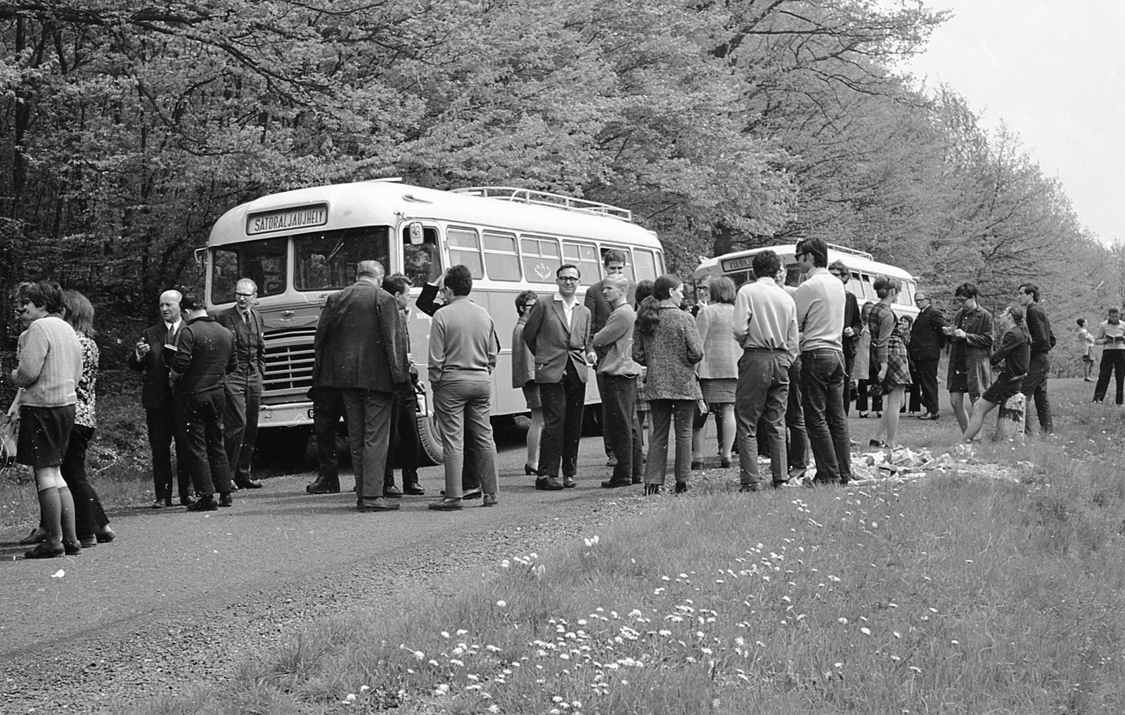 1972, Piarista Levéltár/Holl Béla, excursion, bus, genre painting, Ikarus-brand, companionship, Fortepan #57009