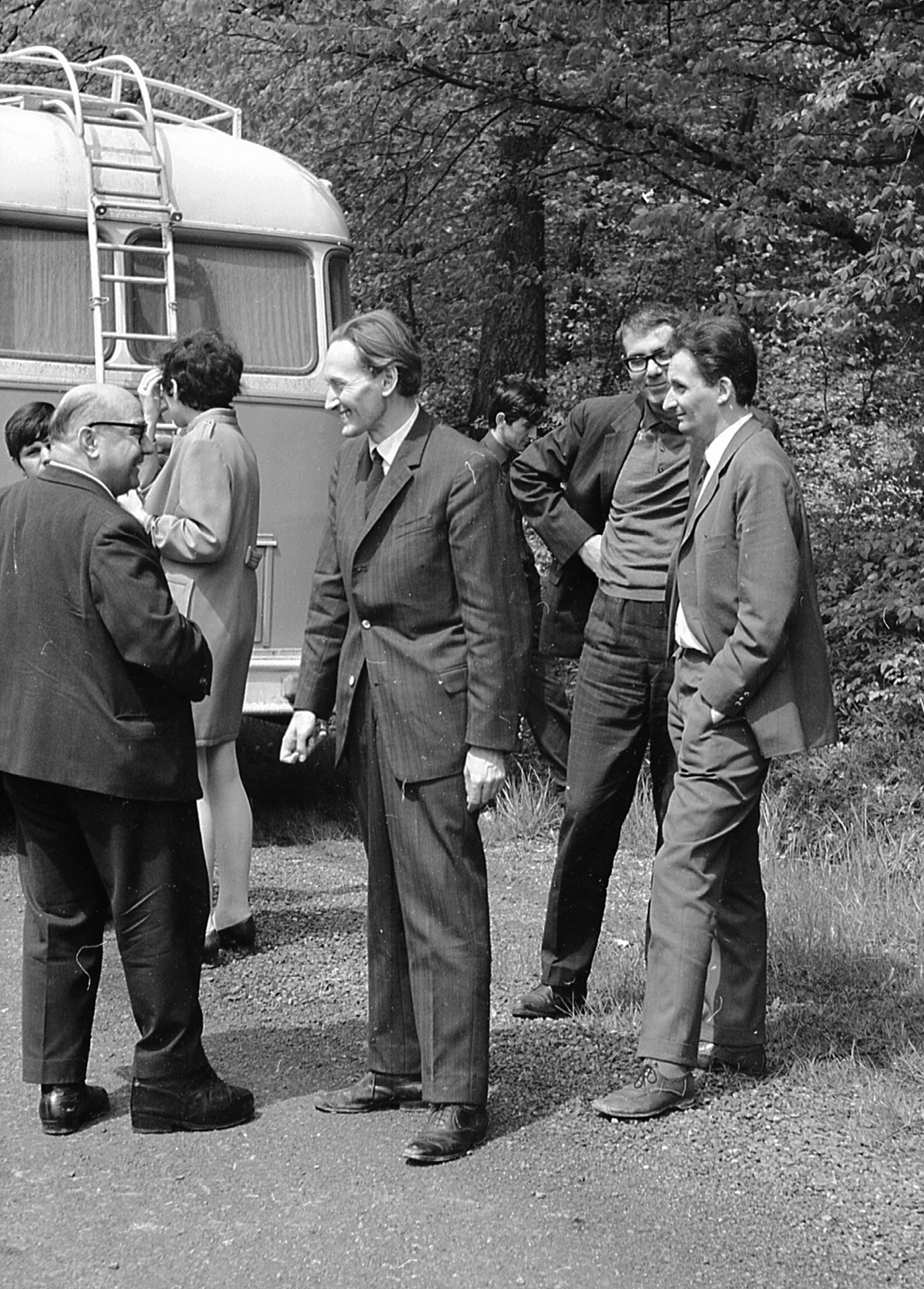 Hungary, középen Klaniczay Tibor irodalomtörténész., 1972, Piarista Levéltár/Holl Béla, bus, genre painting, companionship, Fortepan #57011