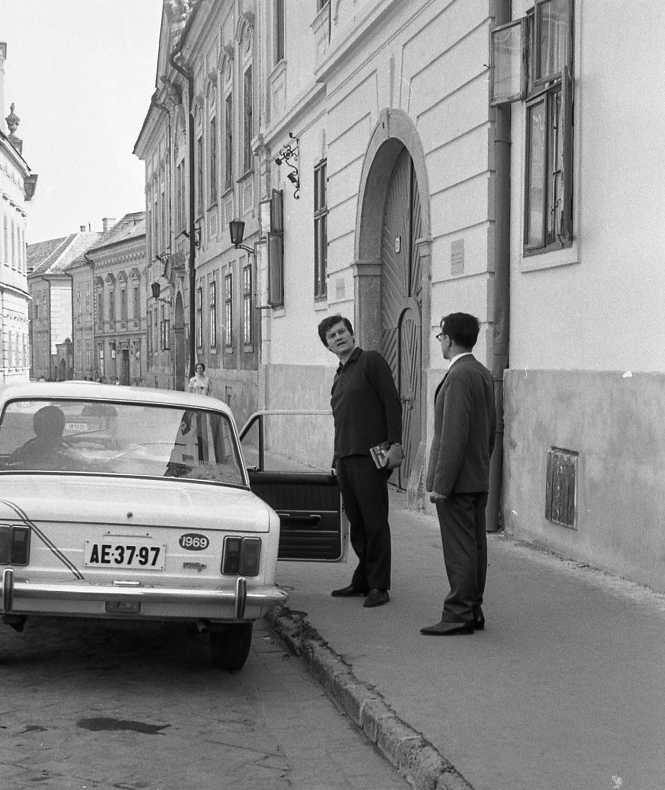 Hungary, Veszprém, Vár (Tolbuhin) utca, a kép jobb szélén a 31., Bíró Márton háza., 1972, Piarista Levéltár/Holl Béla, street view, number plate, Fortepan #57013