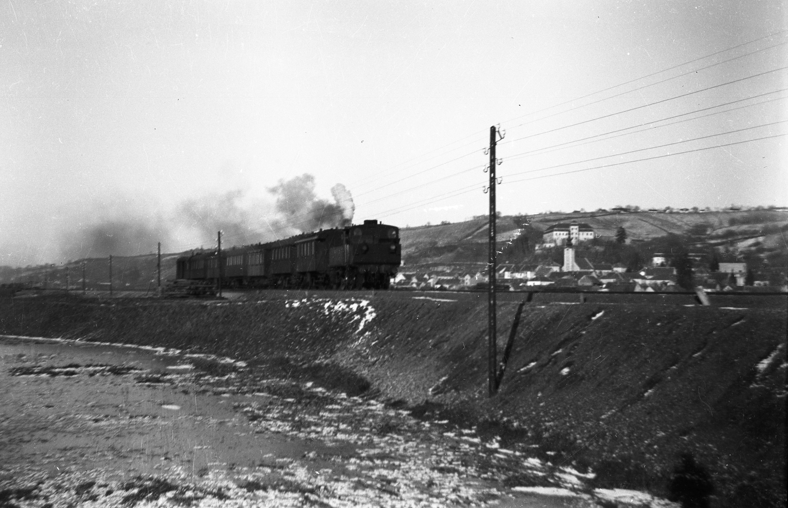 Szlovénia, Lendva, (Alsólendva), szemben a Szent Katalin-templom mögött a vár., 1941, Karabélyos Péter, Fortepan #57107