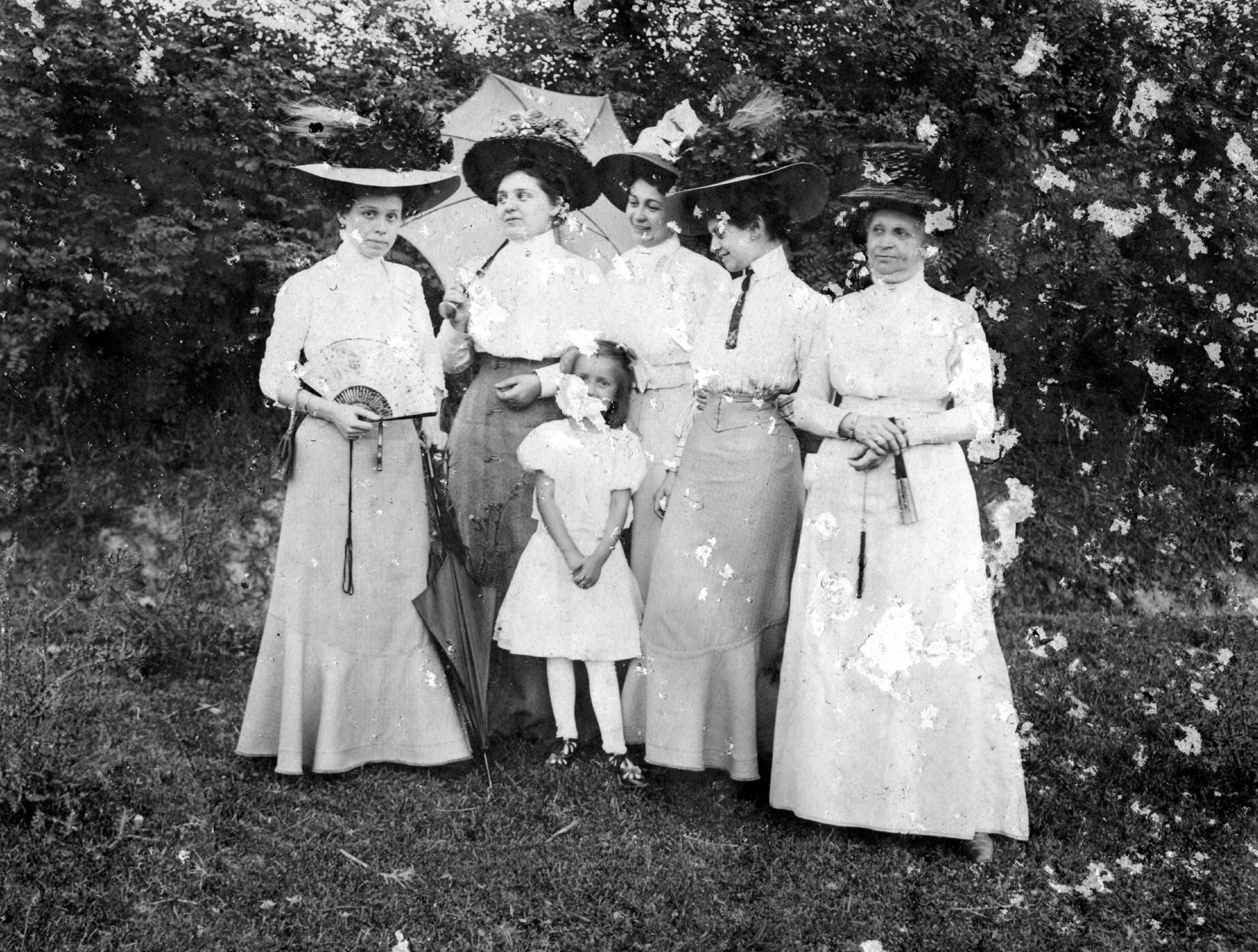 1912, Karabélyos Péter, fashion, hat, sunshades, tableau, fan, Fortepan #57145