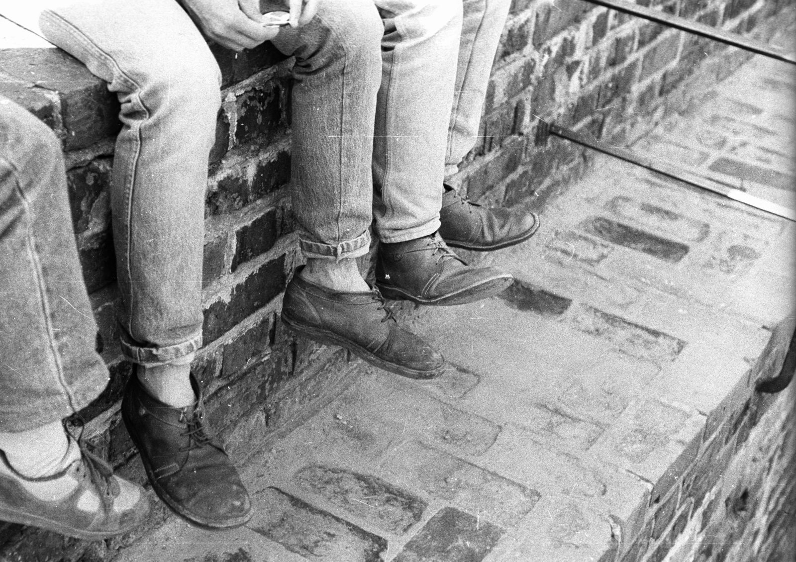 Hungary, 1989, tm, shoe, beat era, youth, buttress, Fortepan #5715