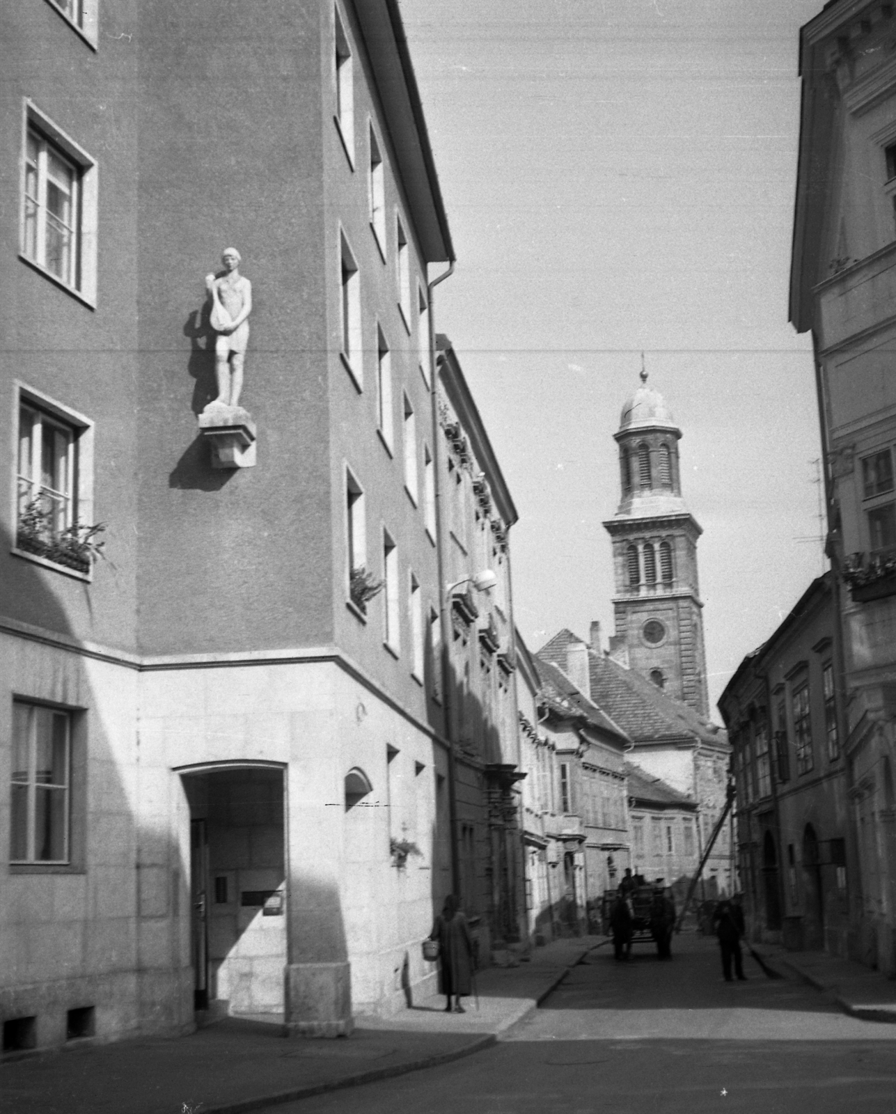 Magyarország, Sopron, Templom utca a Fegyvertár utca torkolatánál, szemben az Evangélikus templom., 1962, Karabélyos Péter, templom, barokk-stílus, klasszicizmus, Fortepan #57237