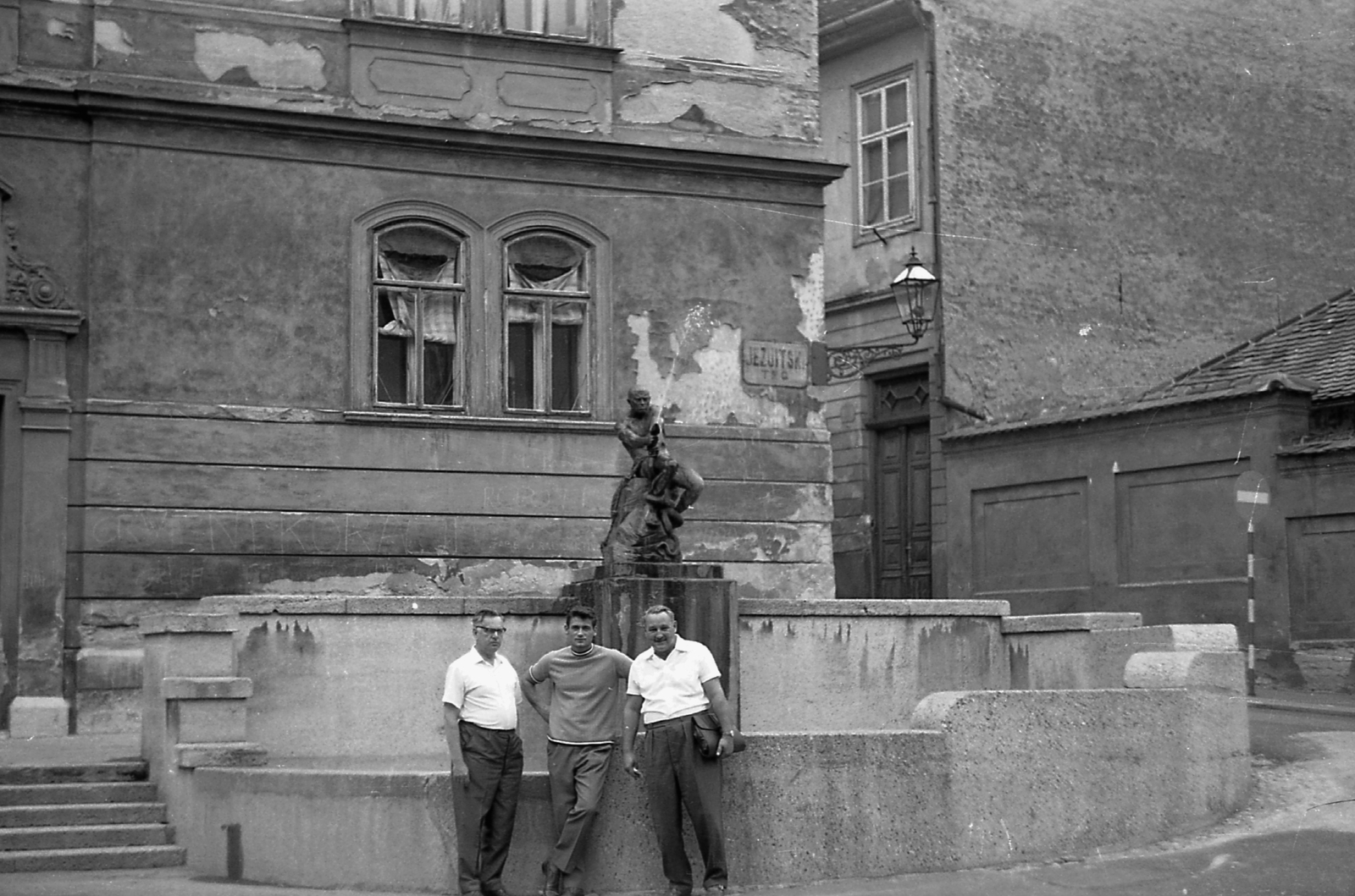 Croatia, Zagreb, Jezsuita tér (Jezuitski trg), jobbra a Vitezoviceva ulica torkolata., 1965, Karabélyos Péter, Yugoslavia, Fortepan #57258