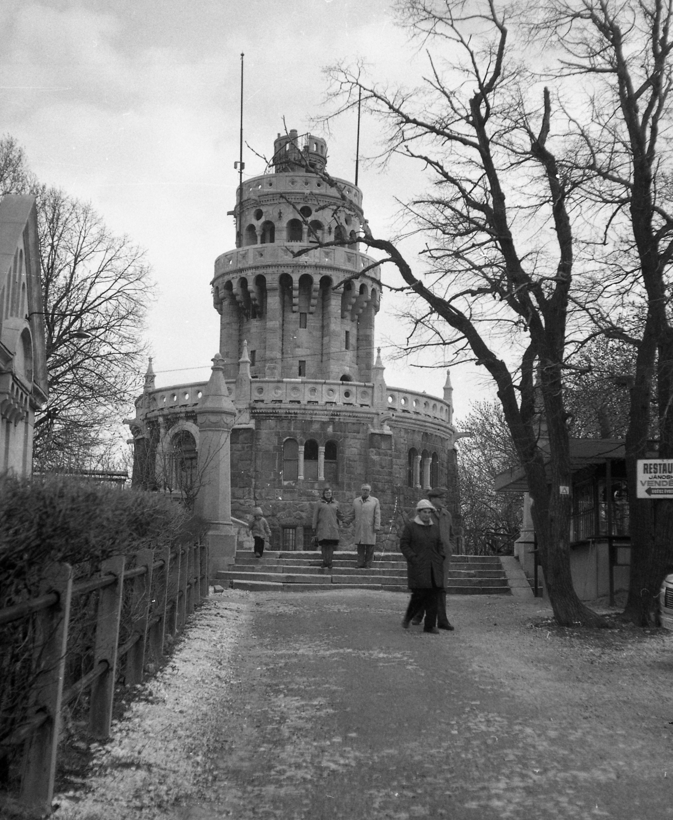 Magyarország, Budapest XII., Jánoshegy, Erzsébet-kilátó., 1983, Karabélyos Péter, Schulek Frigyes-terv, torony, kilátó, neoromán építészet, Budapest, Fortepan #57263