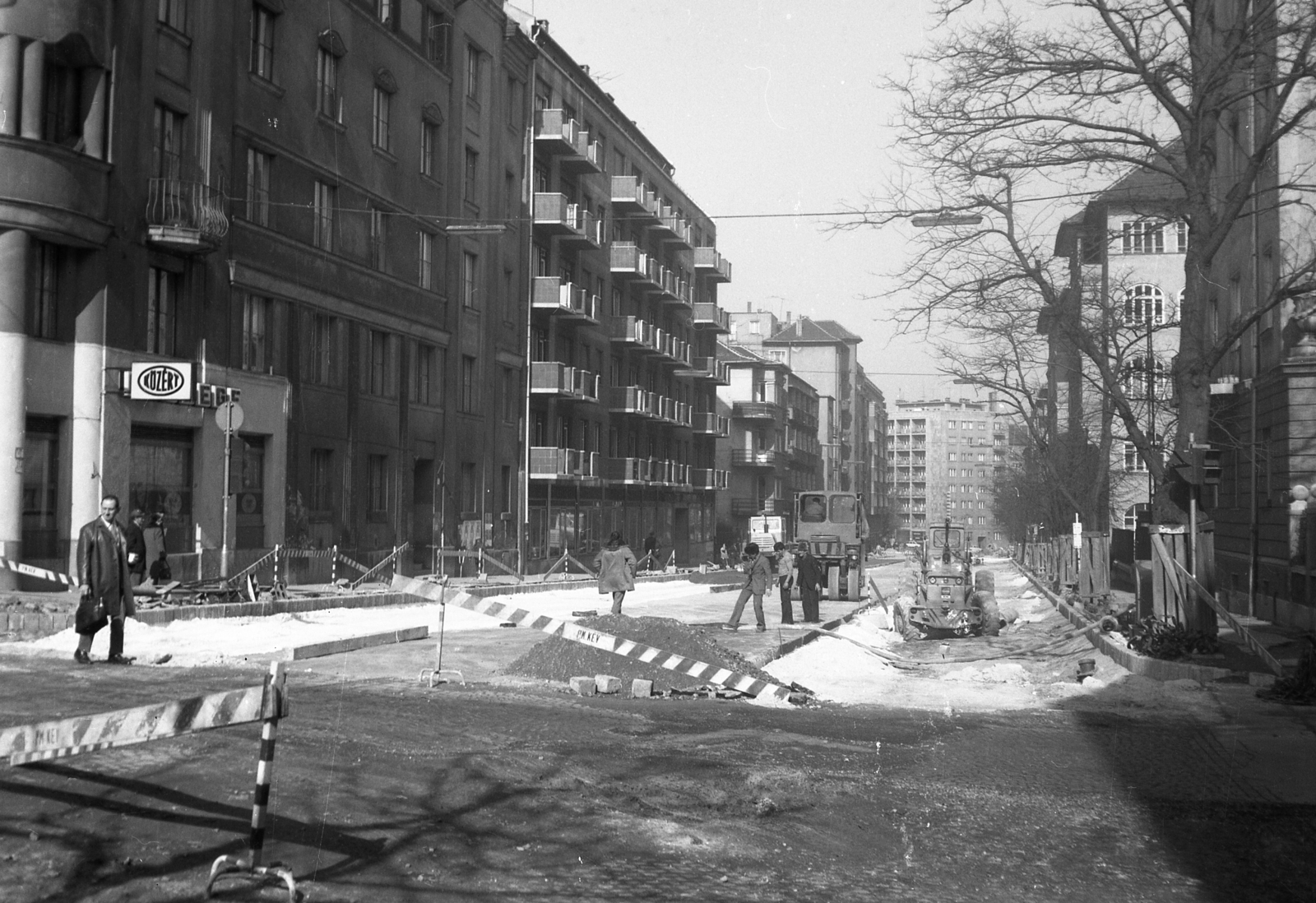 Hungary, Budapest XII., Böszörményi út a Királyhágó utca sarkától a Nagyenyed utca felé nézve., 1977, Karabélyos Péter, road construction, Budapest, Fortepan #57269