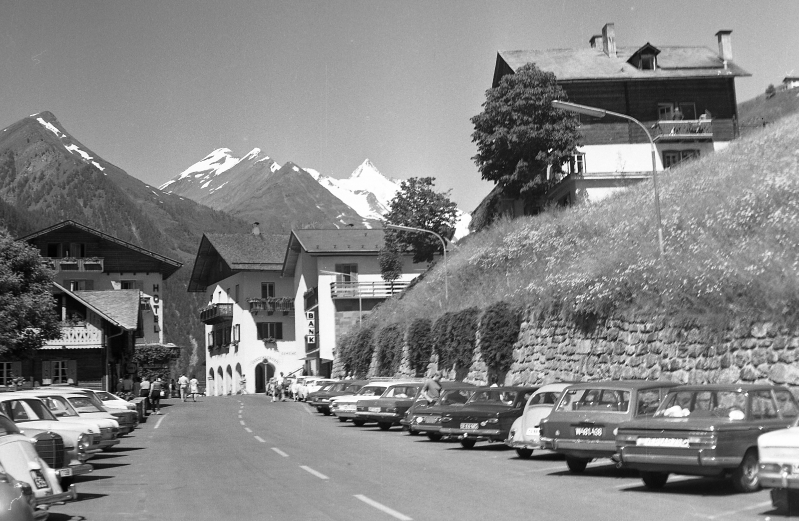 Austria, Heiligenblut am Glossglockner, Hof., 1968, Karabélyos Péter, Volkswagen-brand, Volkswagen Beetle, Fortepan #57278