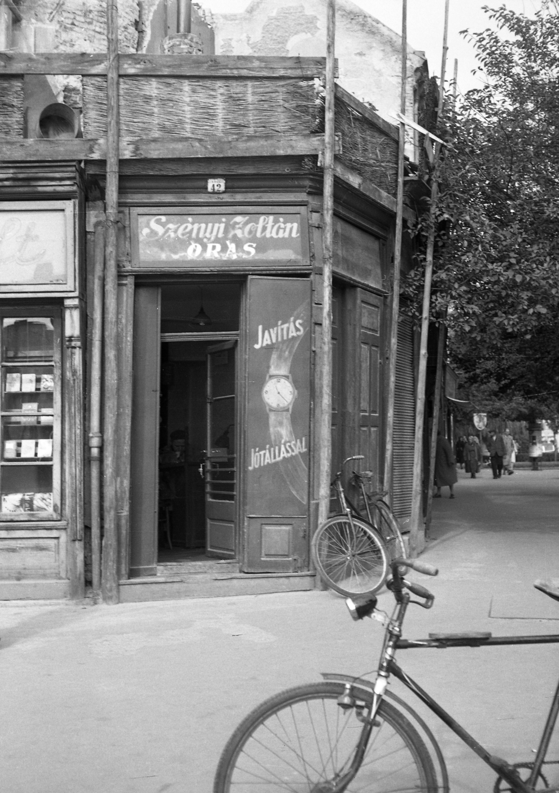 Magyarország, Sopron, Várkerület (Lenin körút) 42., 1962, Karabélyos Péter, órás, Fortepan #57282