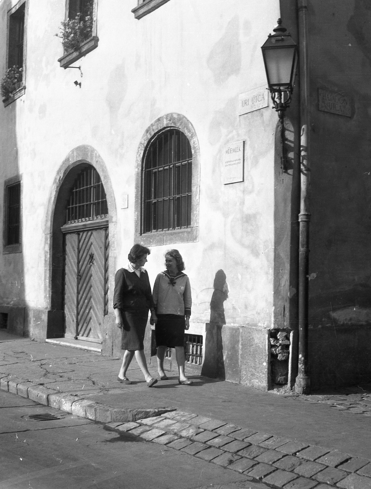 Hungary, Budapest I., Úri utca 9., jobbra a Hajadon utca torkolata., 1965, Karabélyos Péter, Budapest, Fortepan #57285