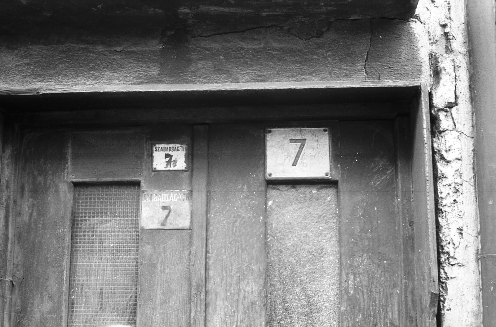 Hungary, Veszprém, Szabadság tér 7. kapuja., 1978, Karabélyos Péter, gateway, house number sign, Fortepan #57296