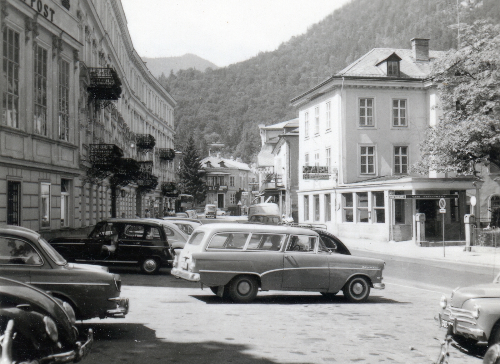 Austria, Bad Ischl, Kaiser Franz Josef Strasse., 1960, Karabélyos Péter, Opel-brand, Renault-brand, Fortepan #57392