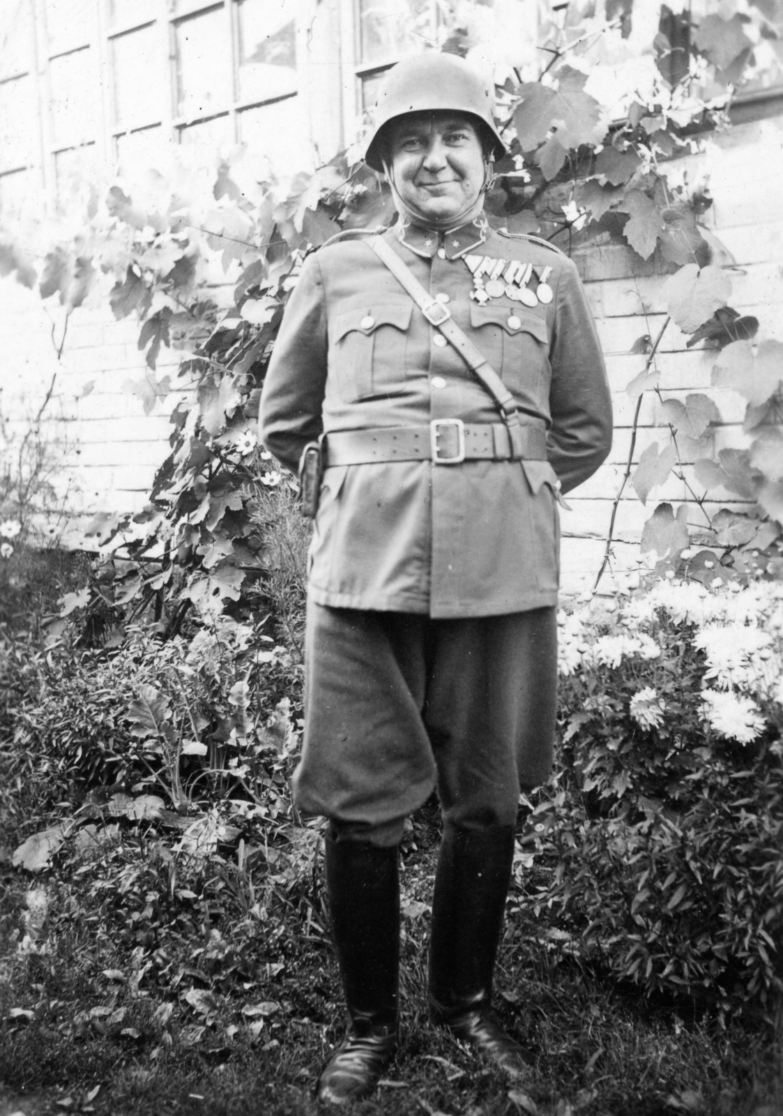 Hungary, Veszprém, 1939, Karabélyos Péter, portrait, uniform, medal, hands behind the back, Fortepan #57396