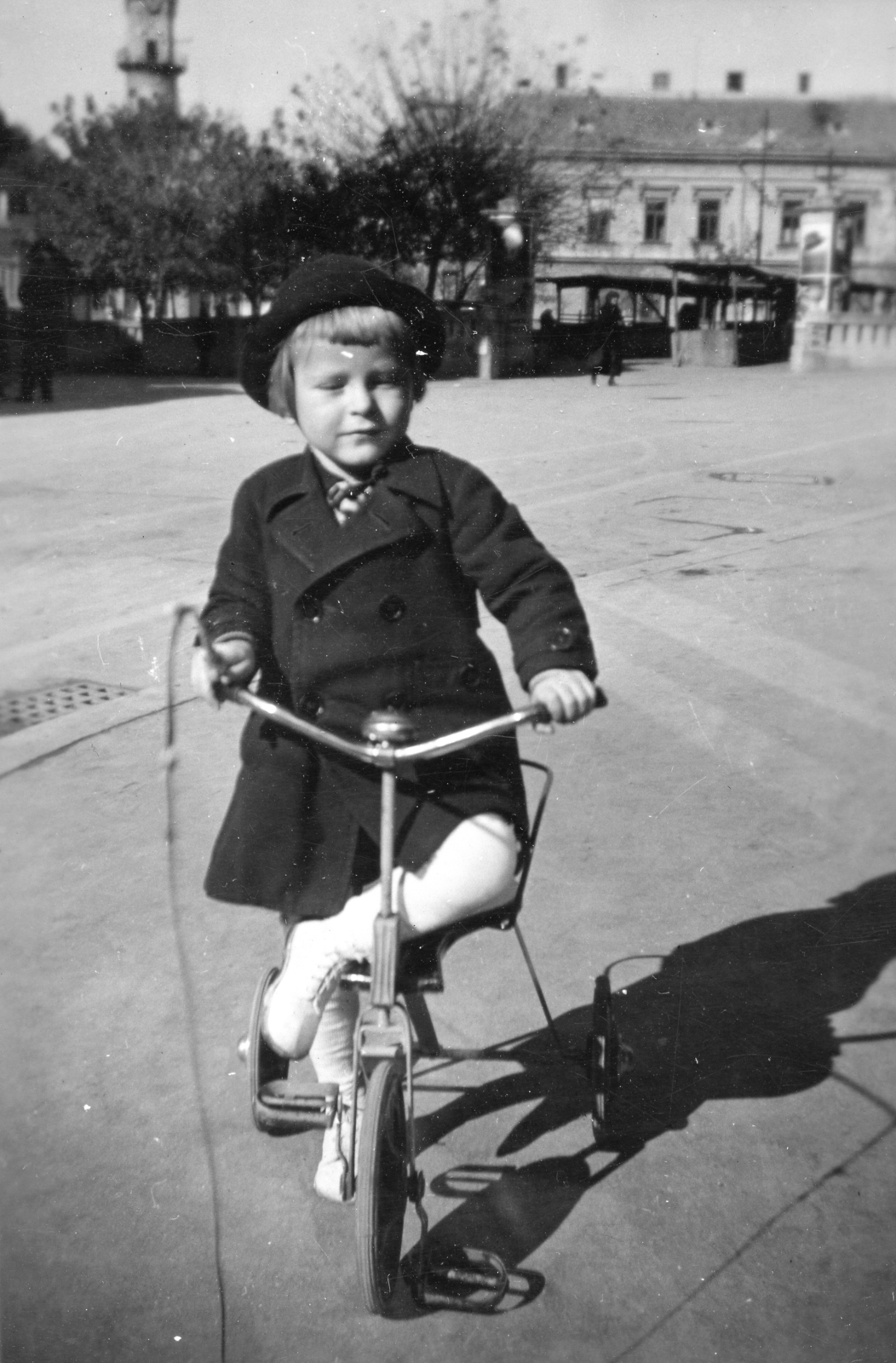 Hungary, Veszprém, Óváros (Rákóczi) tér, 1937, Karabélyos Péter, tricycle, Fortepan #57404