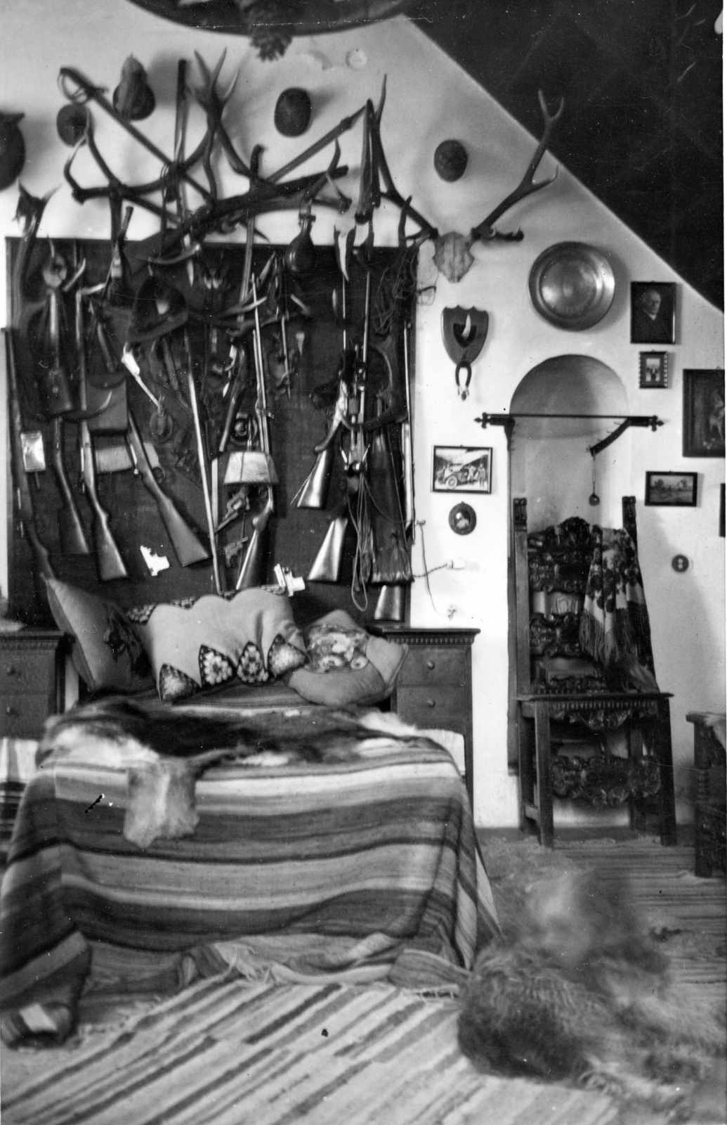 1940, Karabélyos Péter, hunting, interior, trophy, gun, Fortepan #57421