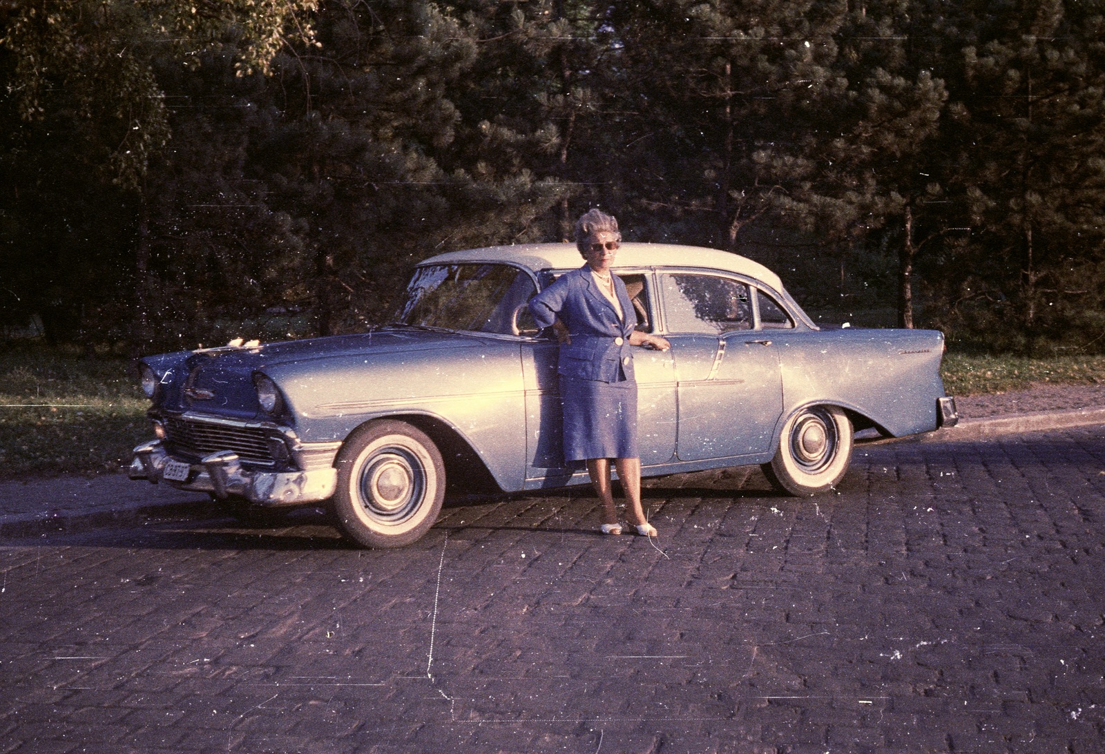 1964, Kollányi Ágoston, portrait, colorful, american brand, shades, woman, Chevrolet-brand, automobile, girls'n'cars, Fortepan #57514