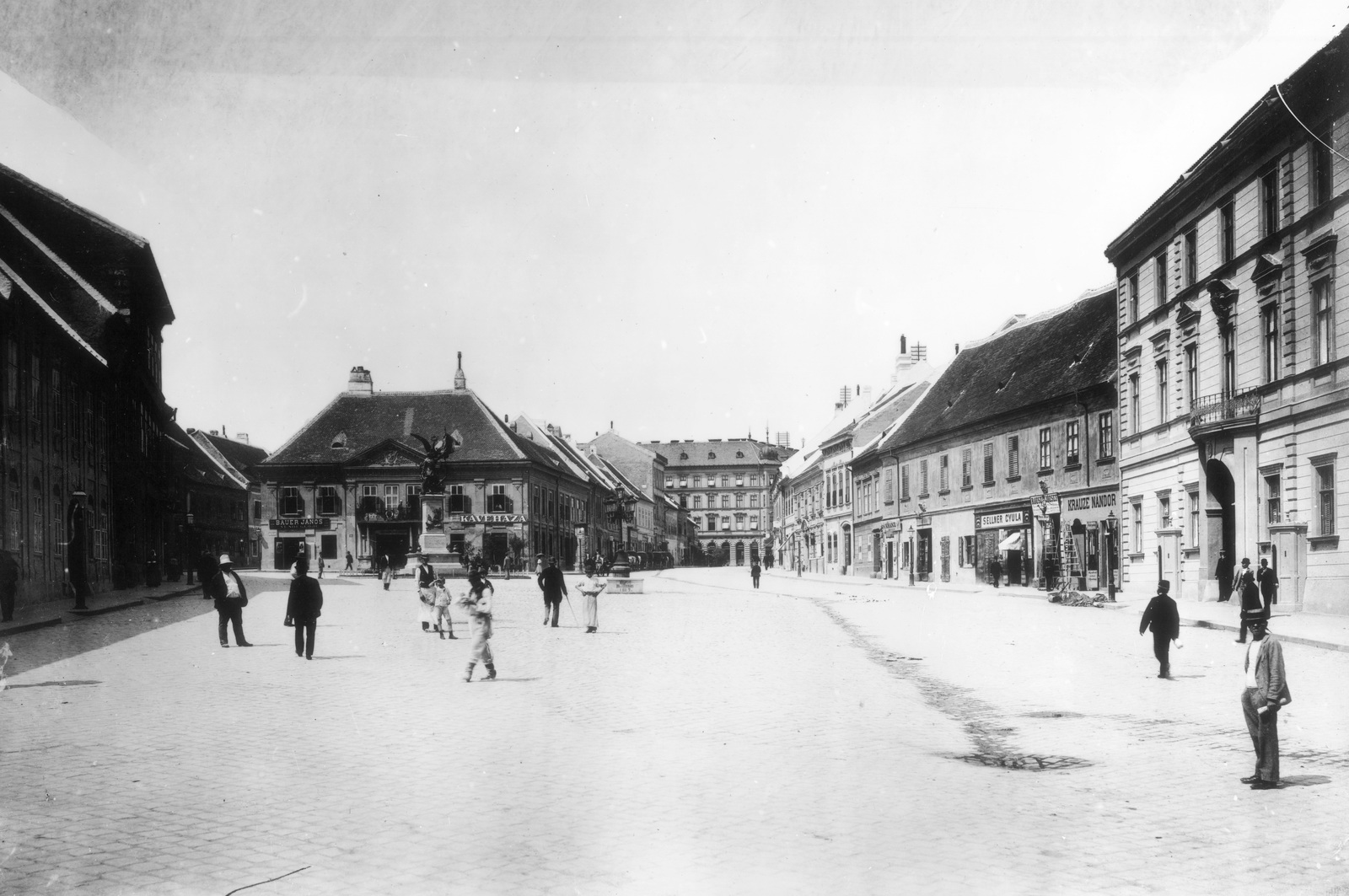 Hungary, Budapest I., Dísz tér. A felvétel 1893 körül készült., 1900, Fortepan, Klösz György, sculpture, street view, restaurant, coffee house, Budapest, Fortepan #57558