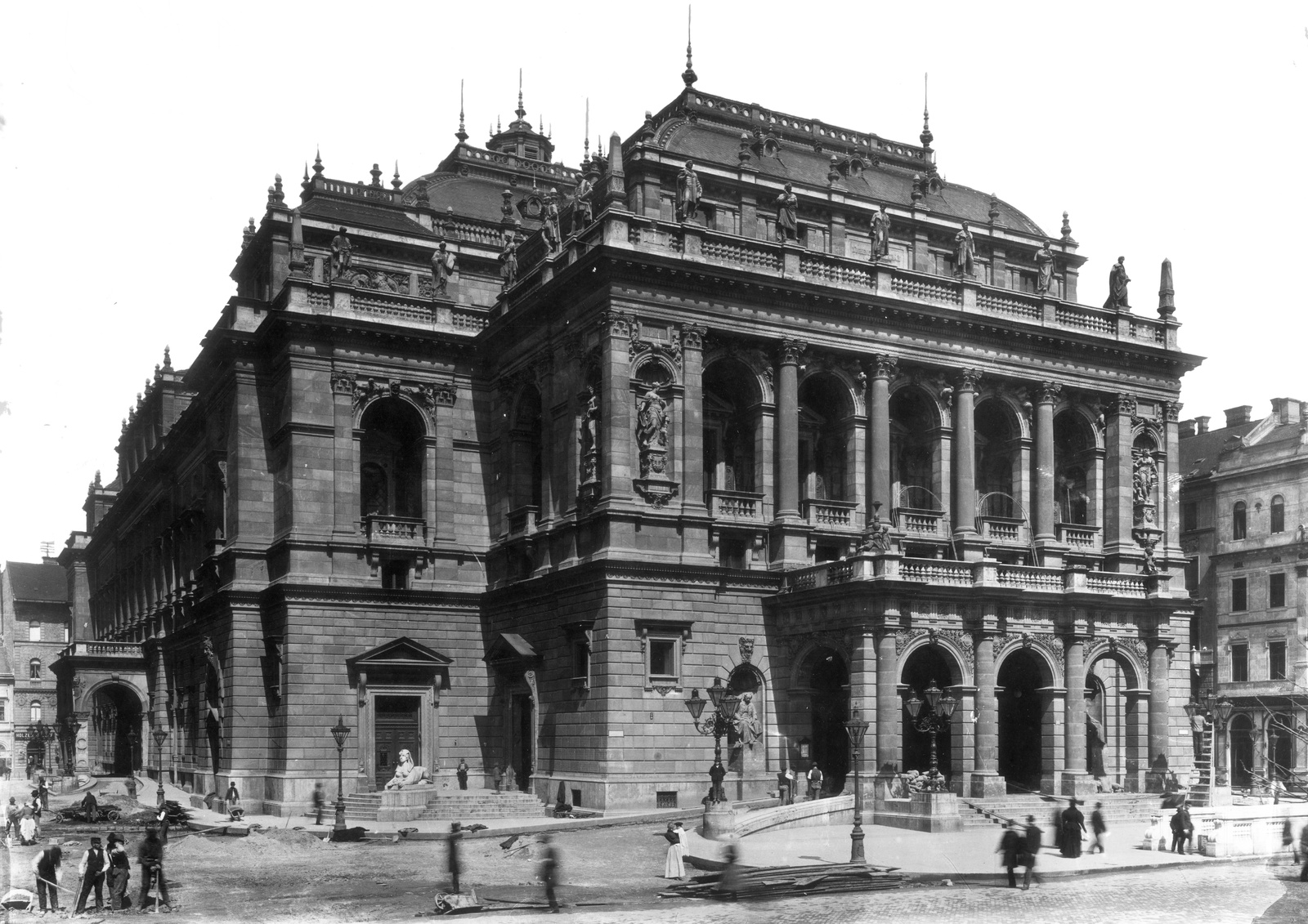 Hungary, Budapest VI., Andrássy út, a Magyar Állami Operaház épülete (Ybl Miklós, 1884.). A felvétel 1890 körül készült., 1900, Fortepan, Klösz György, architecture, Miklós Ybl-design, Budapest, opera house, Fortepan #57562