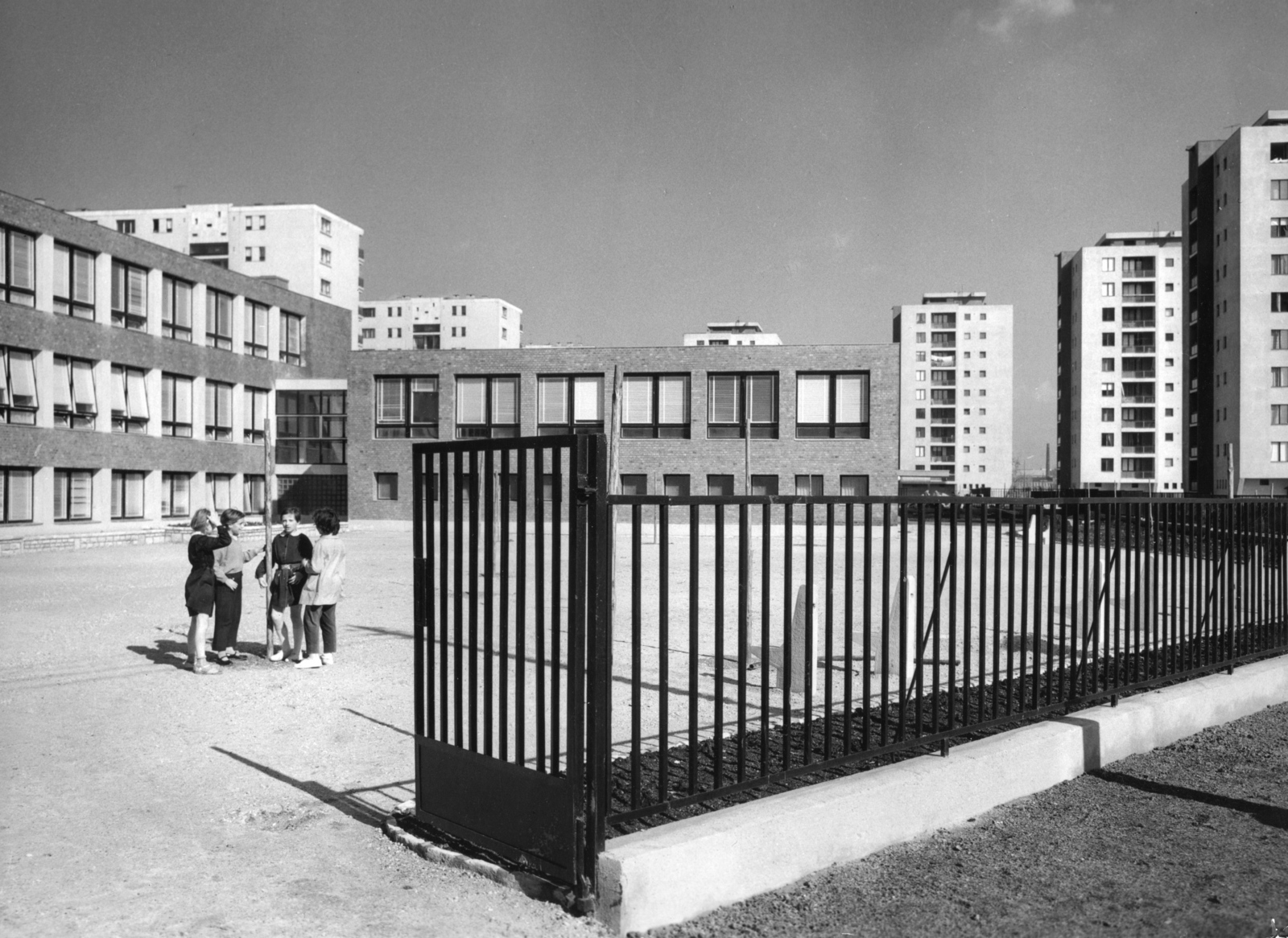 Hungary, Budapest XI., Bogdánfy út, Bogdánfy Ödön Általános Iskola., 1968, Fortepan, school, blocks, Budapest, Fortepan #57573