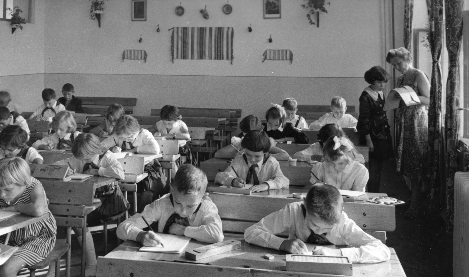 1964, Fortepan, school, classroom, education, handcraft, woman, teacher, pencil case, Fortepan #57609