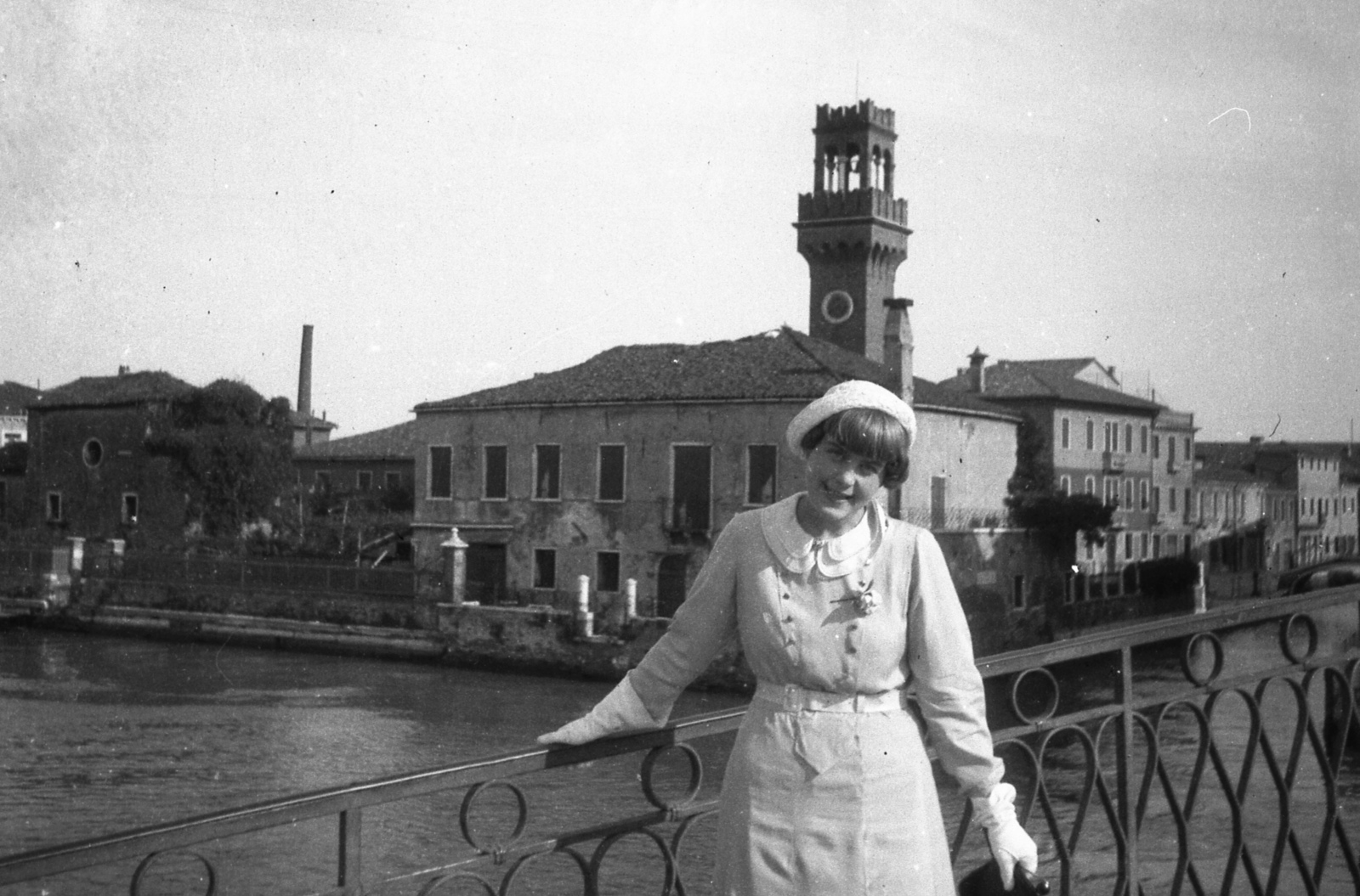 Olaszország, Velence, Murano, a Ponte Lungo híd a Canale Ponte Lungo és a Rio dei Vetrai találkozásánál, háttérben az egykori Santo Stefano templom tornya.., 1932, Teodoro Wolf-Ferrari, híd, Fortepan #57659