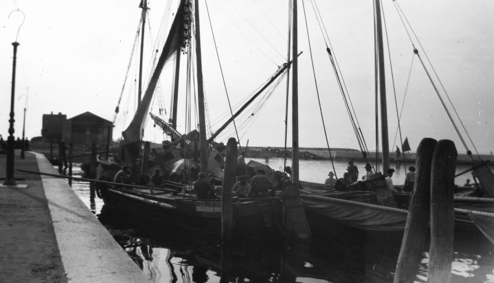 Italy, Chioggia, Fondamenta Mario Merlin., 1934, Teodoro Wolf-Ferrari, sailboat, fishing, port, Fortepan #57699
