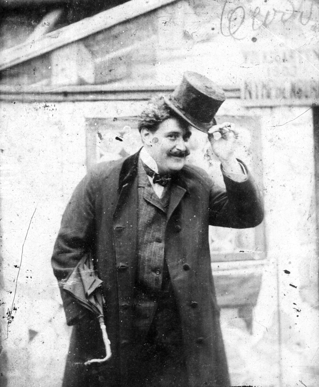 Germany, Munich, Nymphenburg (ekkor önálló, ma a város része), Romanplatz, Volksgarten (az ország akkori legnagyobb vidámparkja)., 1903, Roberto Urban, umbrella, top hat, greeting, touching the brim of a hat, Fortepan #57710