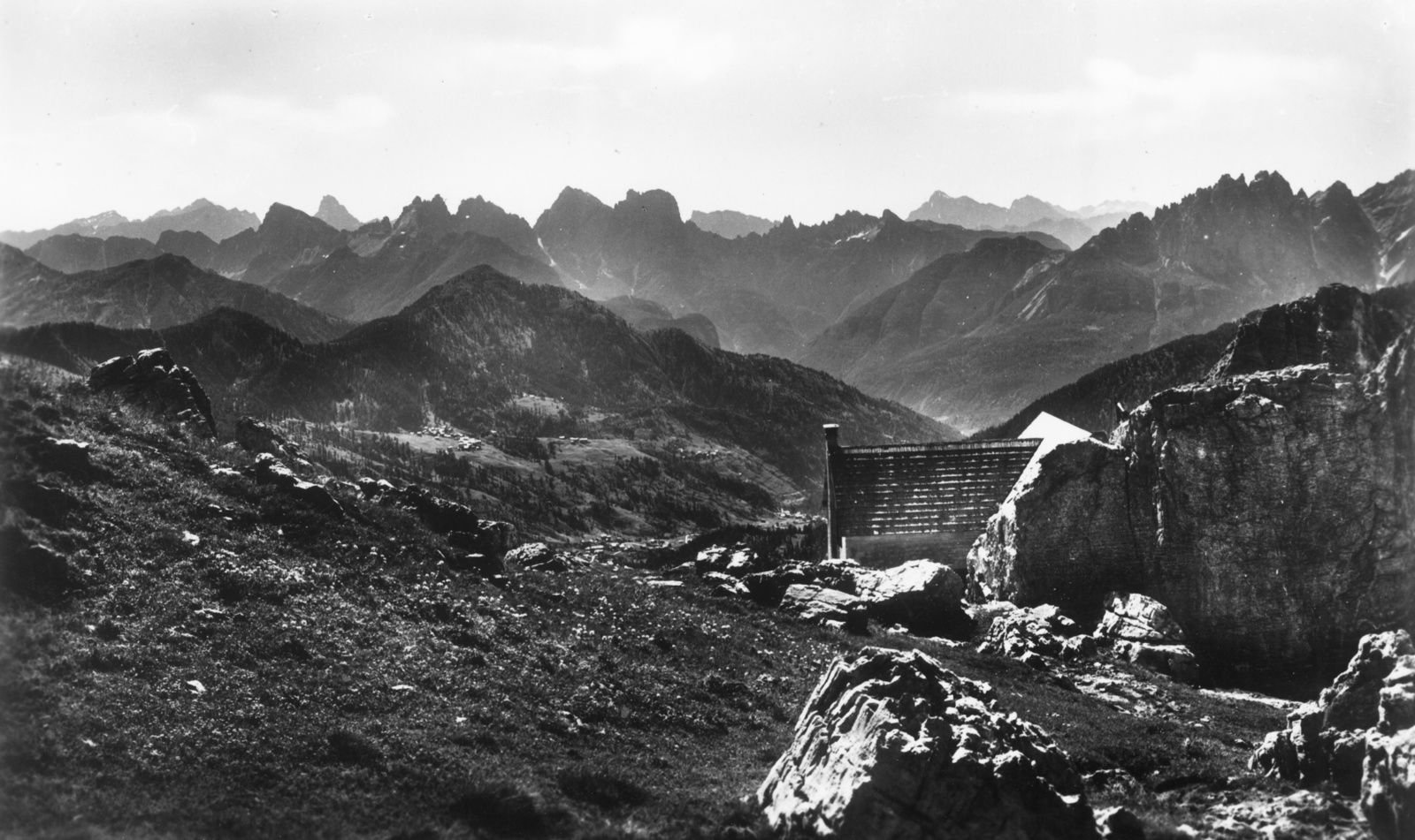 Olaszország, Dolomitok, kilátás délkelet felé a Coldai menedékháztól (Rifugio Sonino al Coldai)., 1906, Teodoro Wolf-Ferrari, látkép, Fortepan #57727