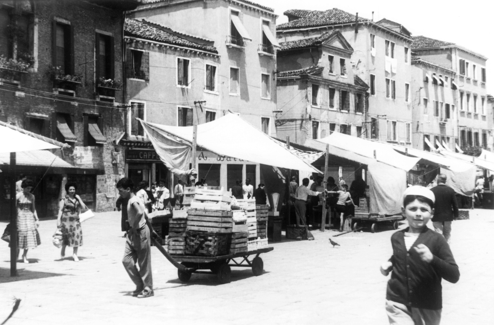 Italy, Venice, Campo Santa Margherita., 1960, Roberto Urban, market, Fortepan #57739