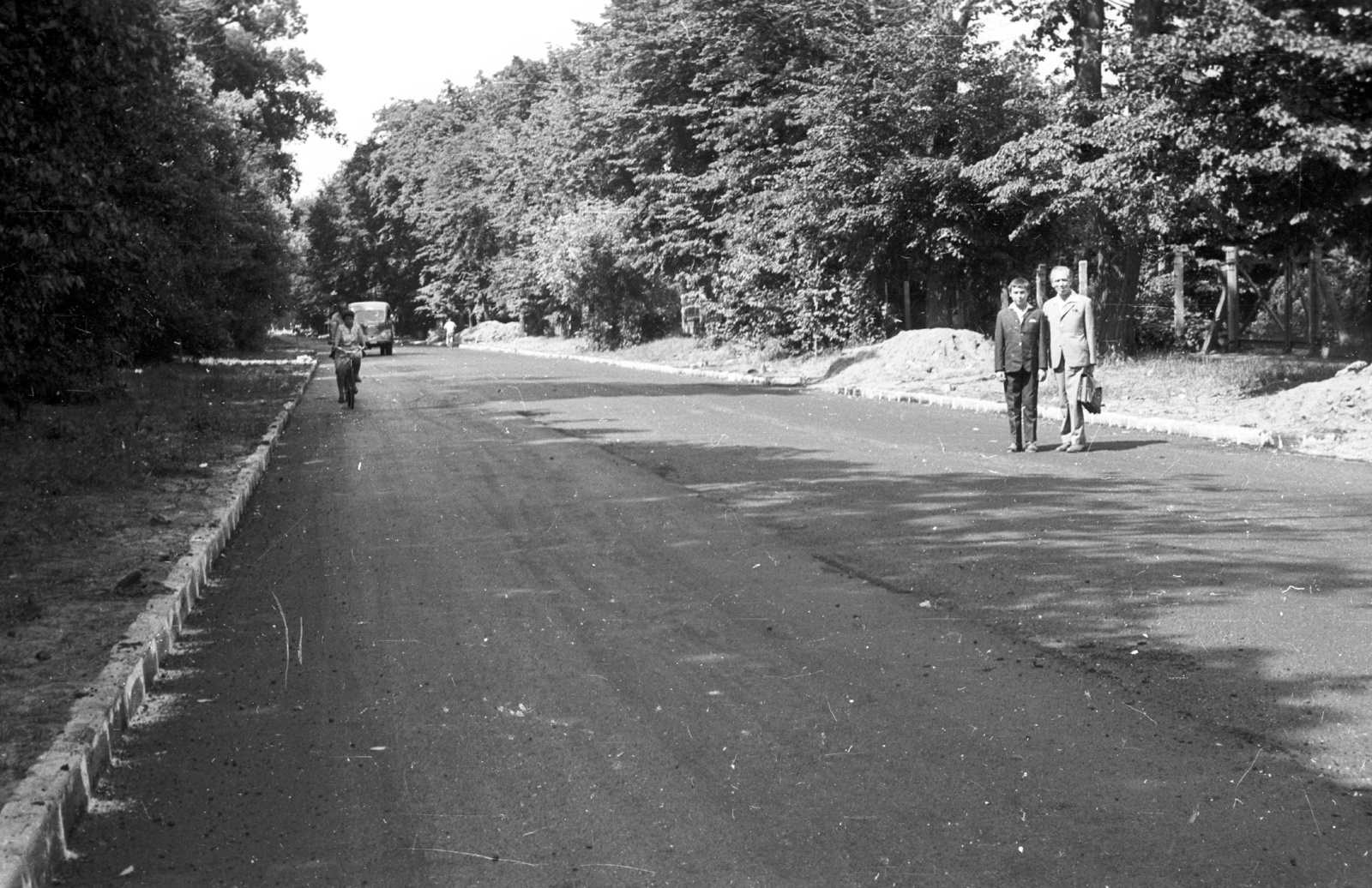 Hungary, Nyíregyháza, Sóstói út., 1967, Pálinkás Zsolt, bicycle, automobile, road, Fortepan #57805