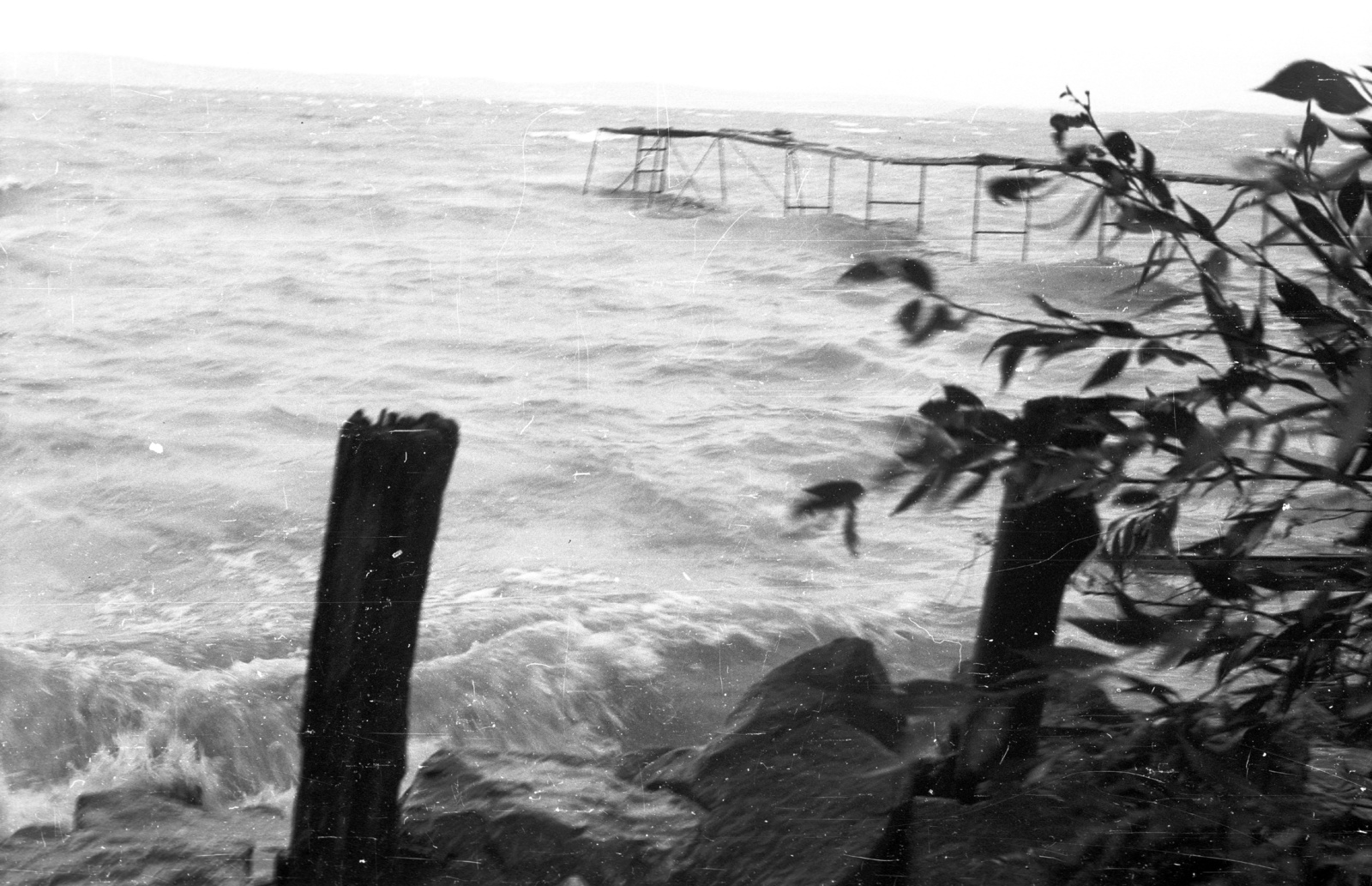 Hungary,Lake Balaton, 1967, Pálinkás Zsolt, pier, storm, Fortepan #57814