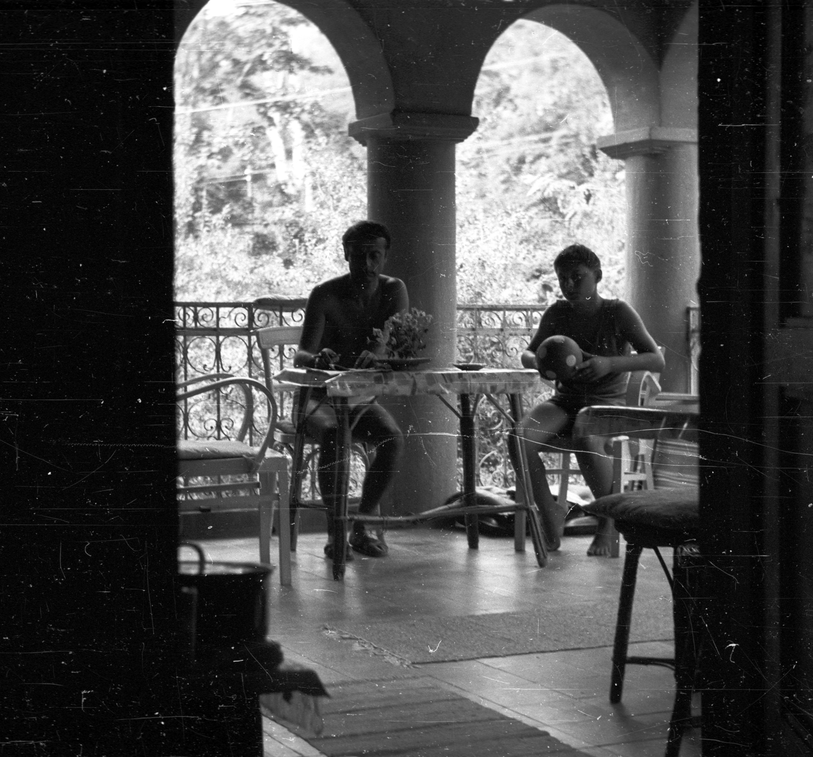 Hungary, Balatonvilágos, 1967, Pálinkás Zsolt, terrace, arch, pillar, Fortepan #57815