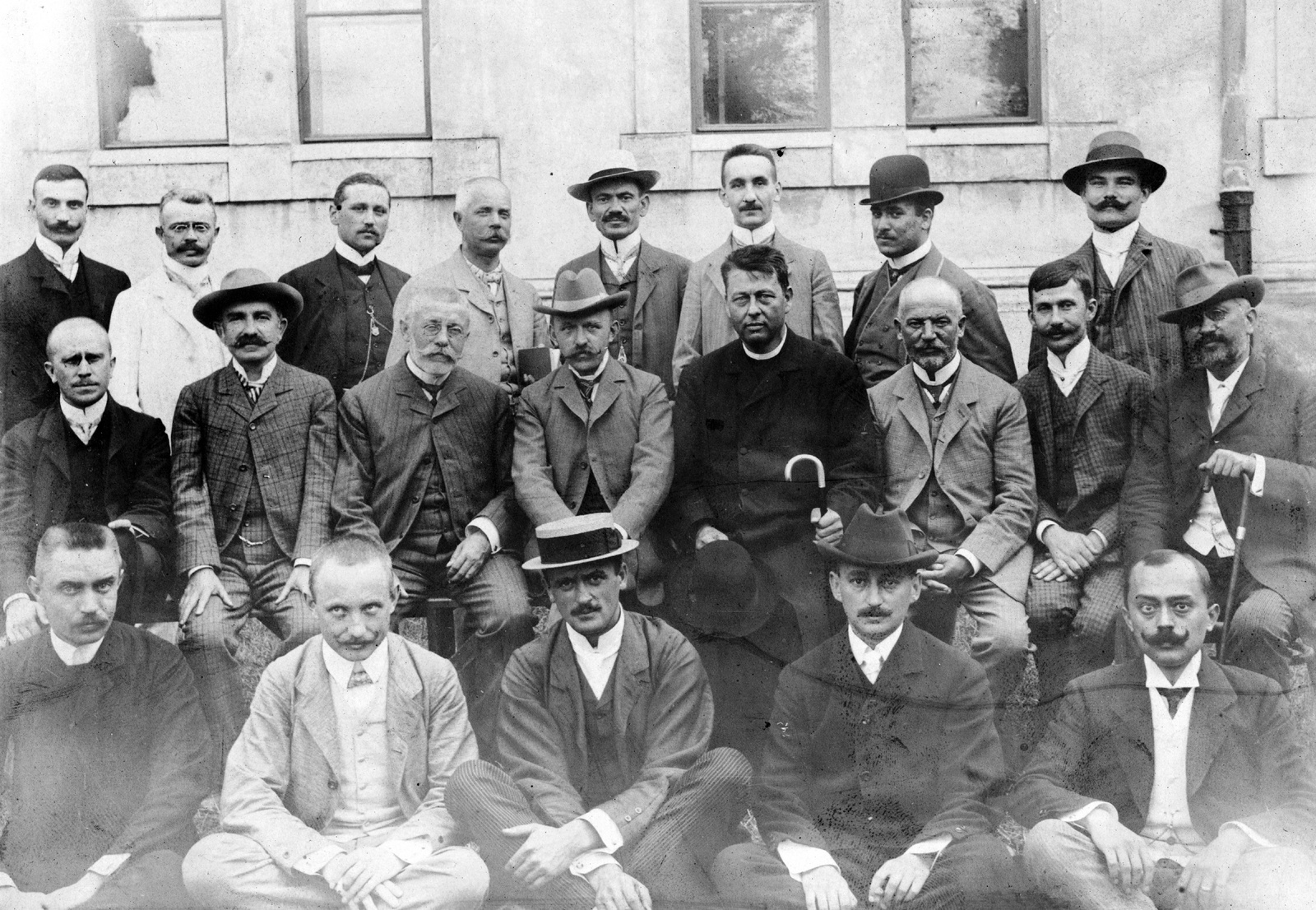 1908, Botár Angéla, hat, tableau, men, moustache, cross-legged sitting, hat in hand, Fortepan #57839