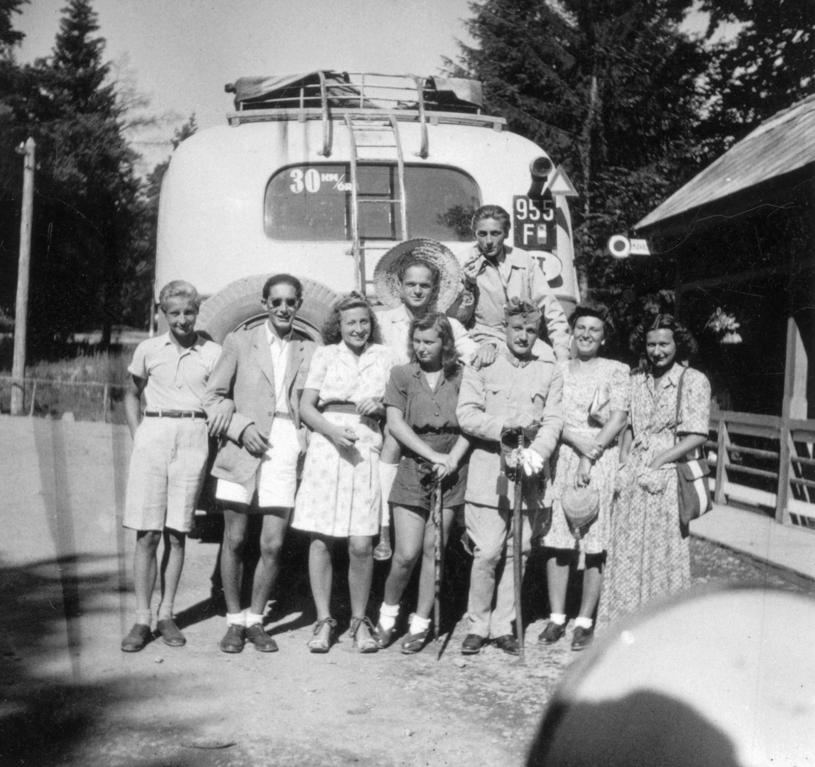 Romania,Transylvania, Sovata, Szovátafürdő., 1942, Botár Angéla, bus, tableau, bus stop, sword, walking cane, number plate, Fortepan #57843