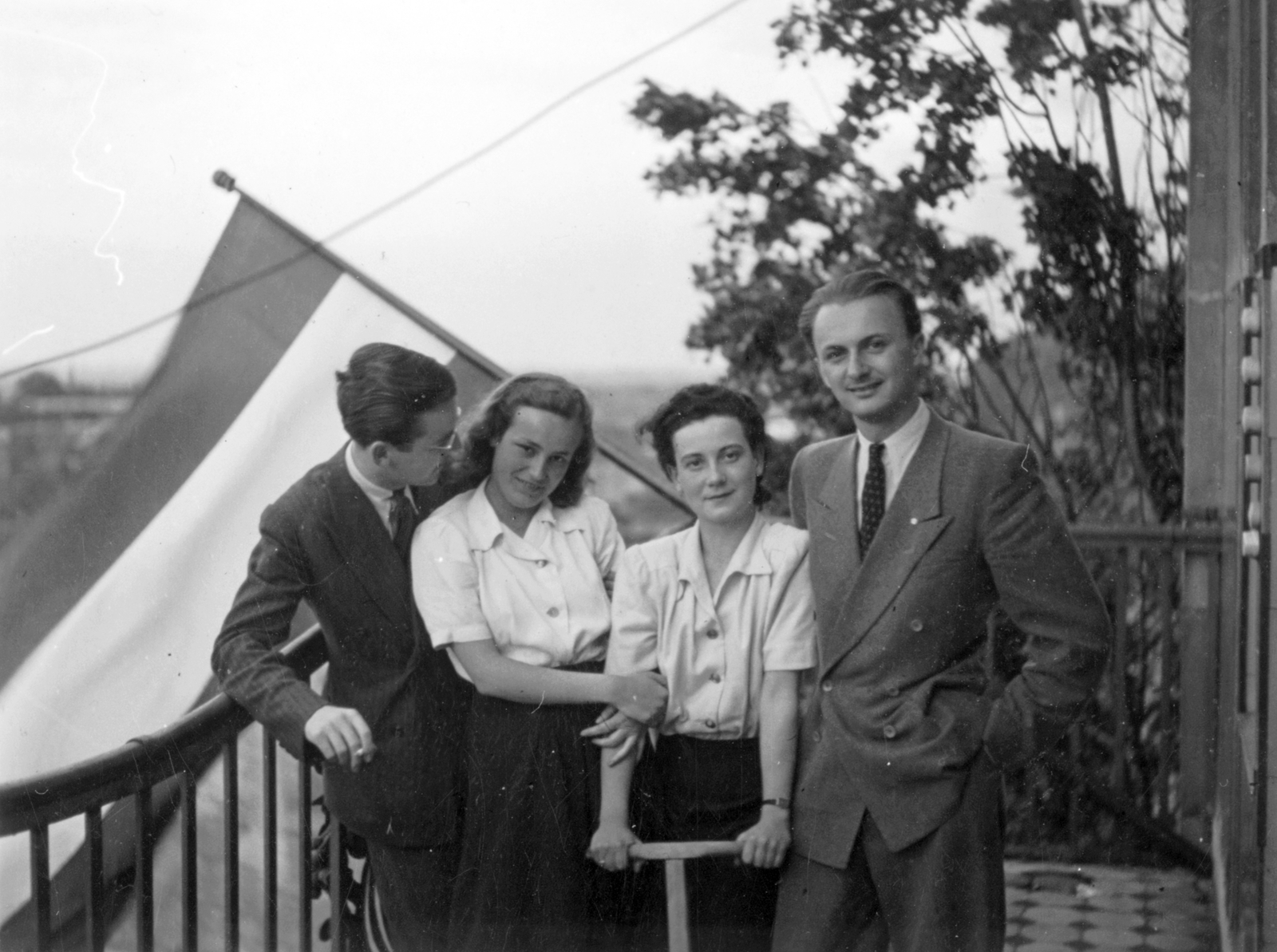 1943, Botár Angéla, flag, tableau, scooter, balcony, Fortepan #57887