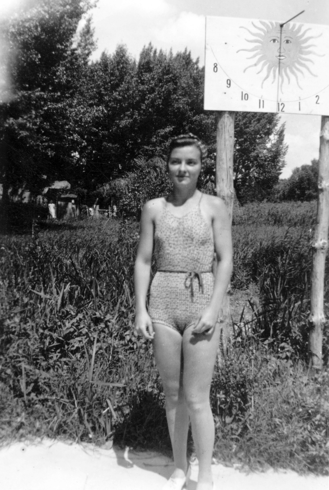 1941, Botár Angéla, bathing suit, lady, sun clock, Fortepan #57893
