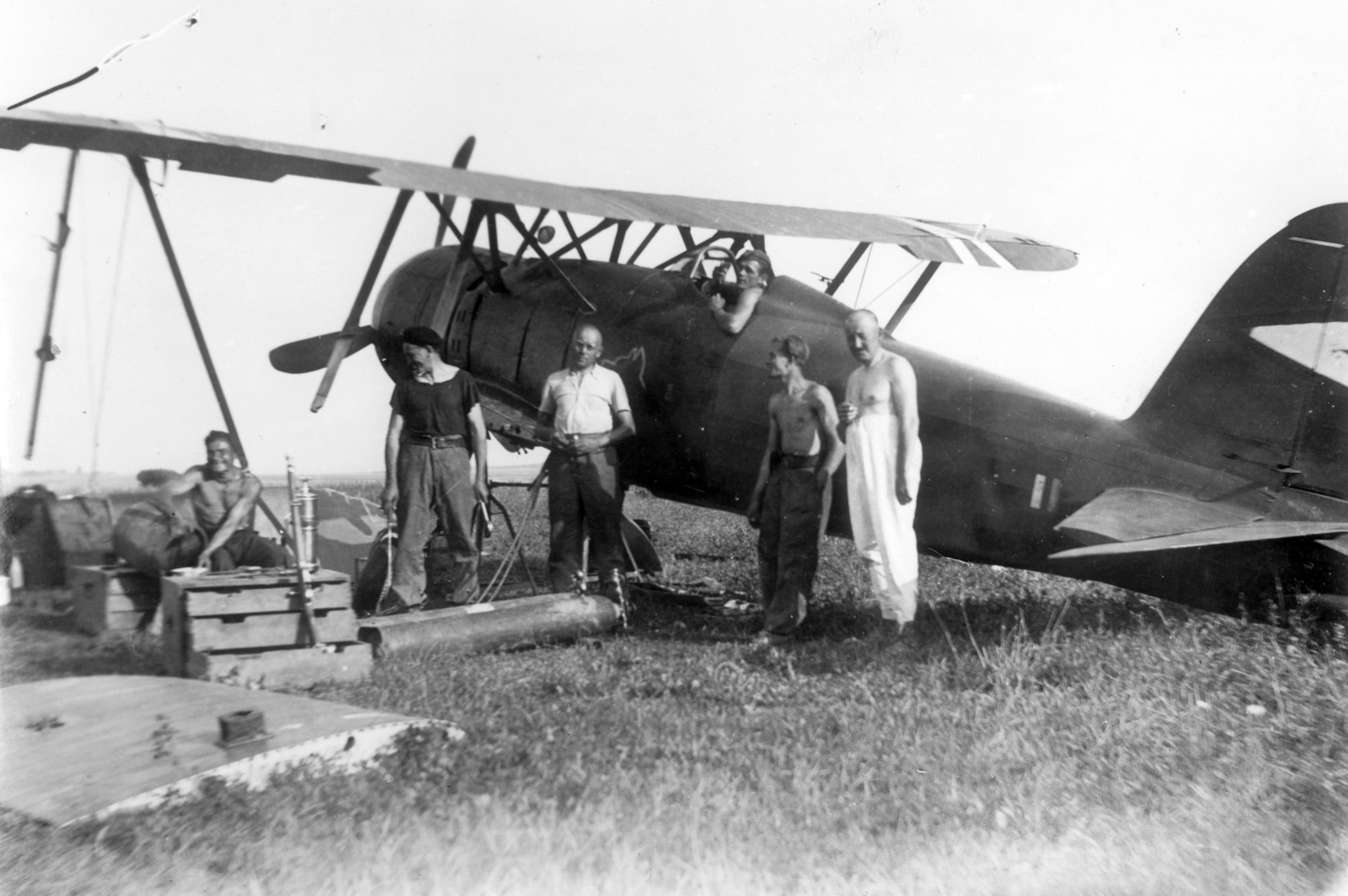 Ukraine, a Magyar Királyi Honvéd Légierő Fiat Cr-42 típusú vadászgépének javítása., 1941, Kerekes Jenő, eastern front, airplane, fighter plane, Fiat-brand, Italian brand, Royal Hungarian Air Force, second World War, Fortepan #57939