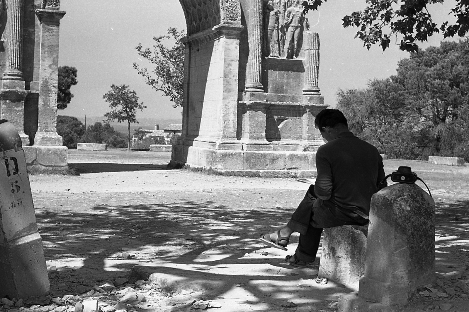 Franciaország, Saint-Rémy-de-Provence, a római kori Glanum város maradványai, diadalív., 1958, Pierre Varga, fényképezőgép, Fortepan #57986