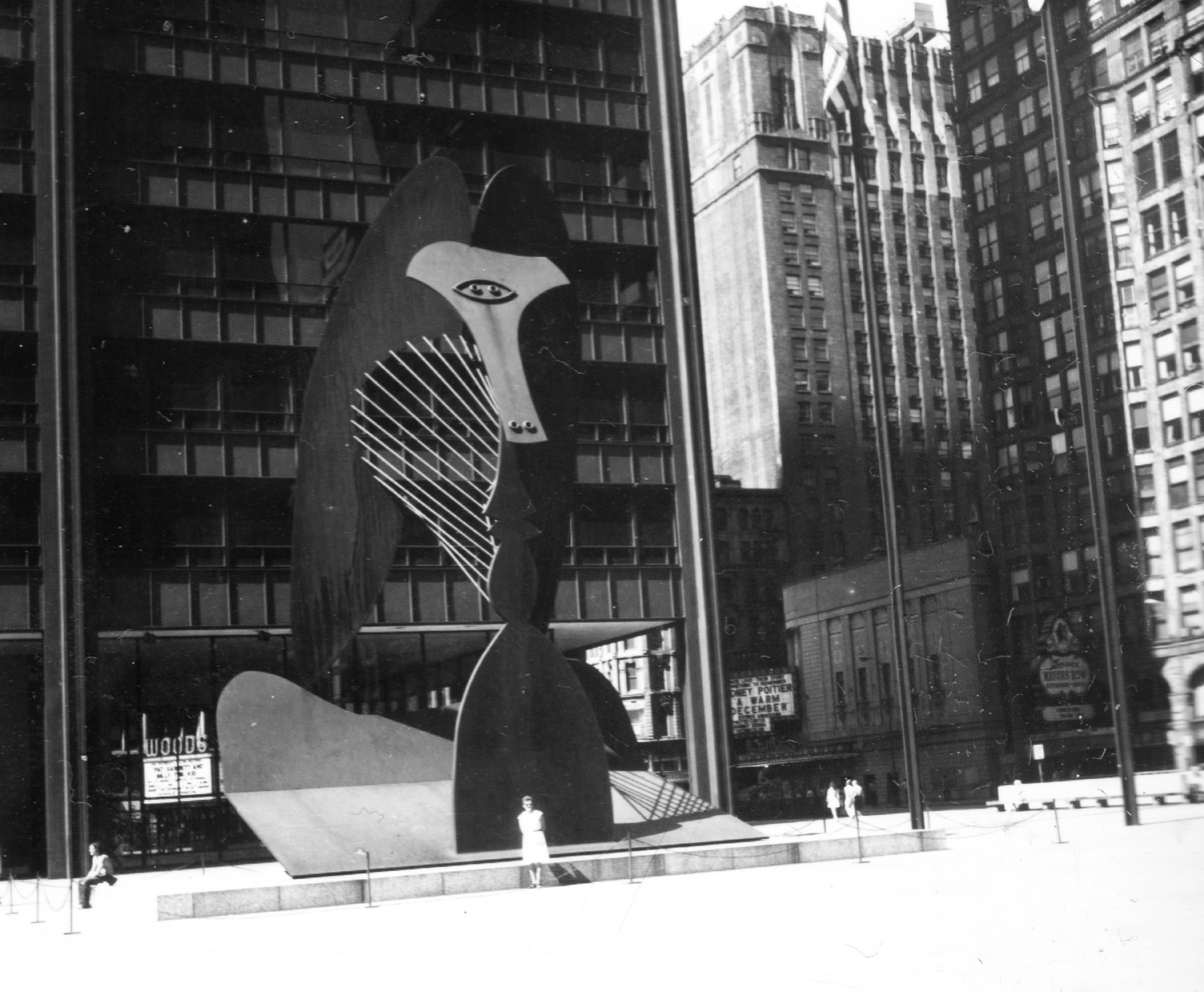 USA, Illinois State, Chicago, Washington Street, Daley Plaza, Picasso szobra., 1973, Gyöngyi, sculpture, street view, steel structure, Pablo Picasso-design, Fortepan #58107