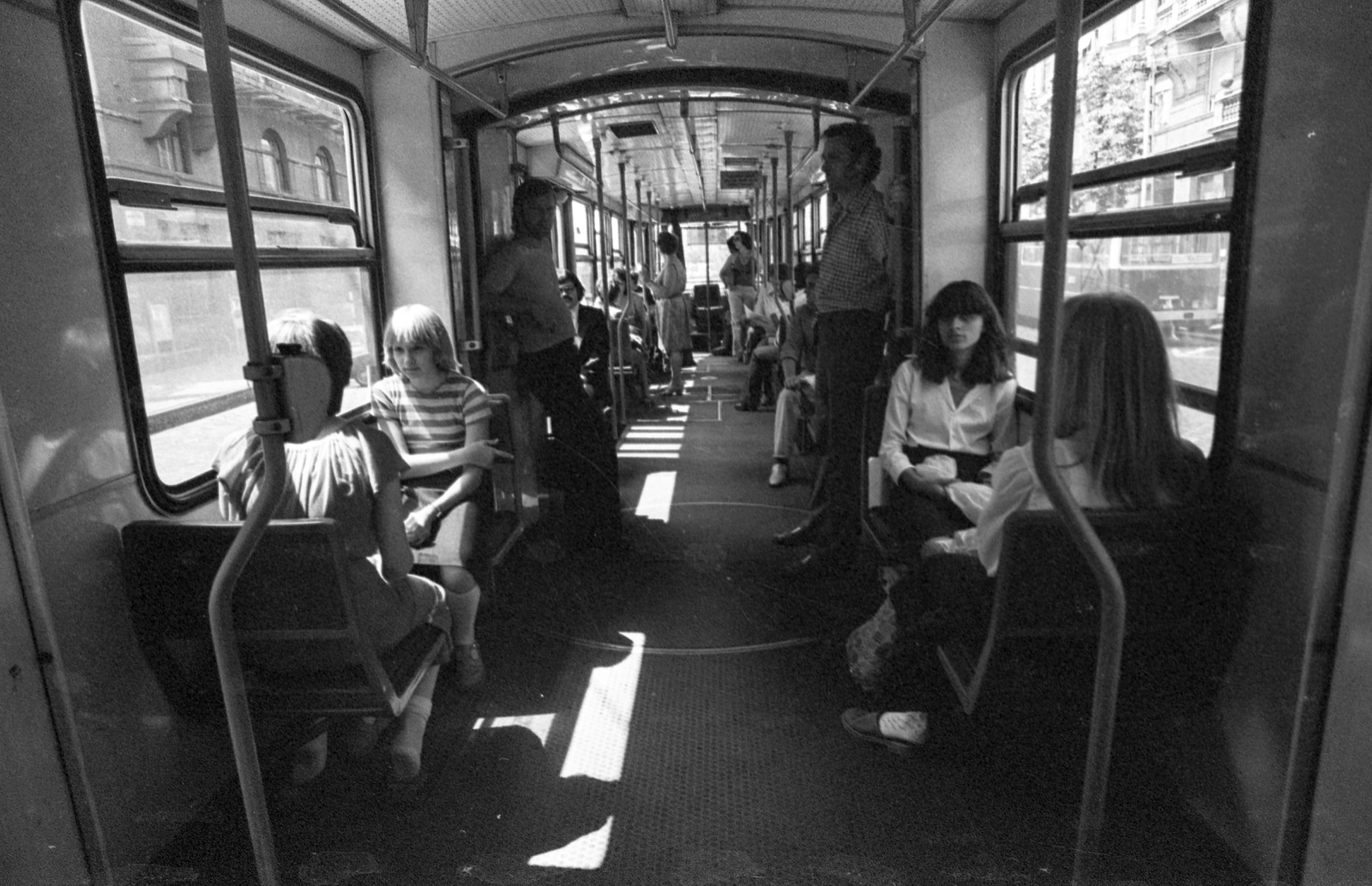 Hungary, Budapest XI., Karinthy Frigyes út. Ganz "ipari csuklós" villamos utastere., 1981, Jankovszky György, Budapest, Fortepan #58121