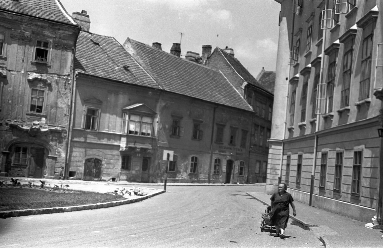 Hungary, Sopron, Szent György utca az Új utca felé nézve., 1961, Jankovszky György, street view, handbarrow, Fortepan #58142